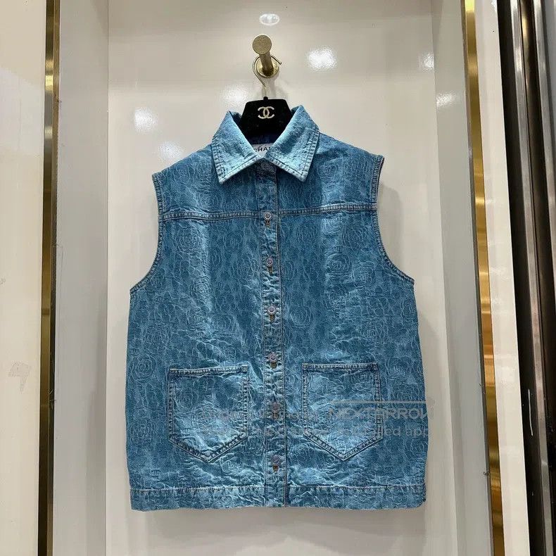 Chanel Chanel 23P dark flower popular denim vest Size XS / US 0-2 / IT 36-38 - 1 Thumbnail