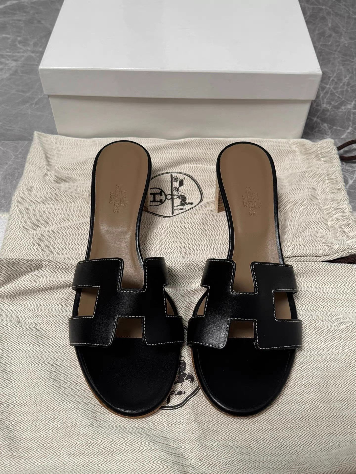 Hermes Hermès Oasis H Block Heel Slides K6 Size US 10 / IT 40 - 1 Thumbnail
