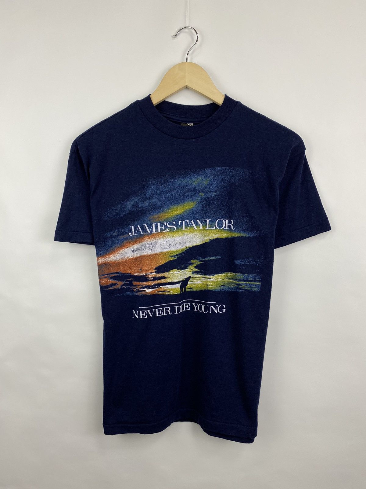 Band Tees Vintage 80s James Taylor Never Die Young T-shirt Rare Retro Size US M / EU 48-50 / 2 - 2 Thumbnail