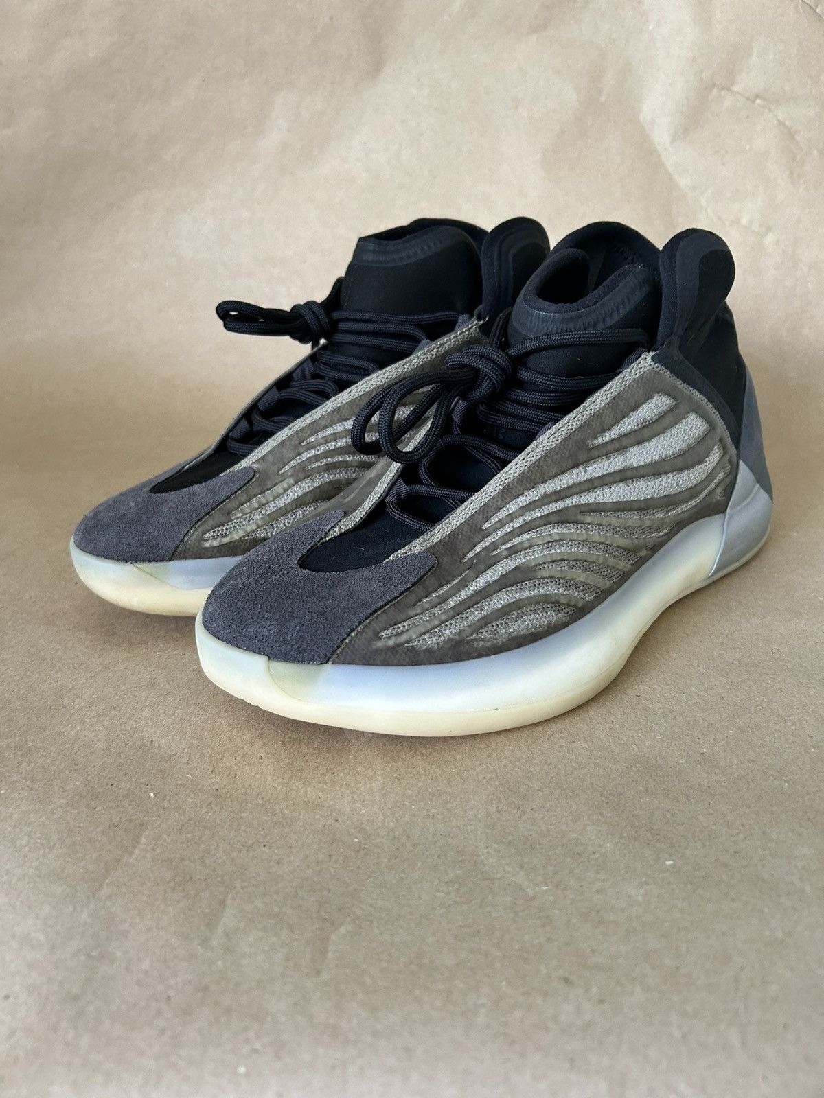 Adidas × Kanye West Adidas Yeezy QNTM Barium Size 11.5 Size US 11.5 / EU 44-45 - 2 Thumbnail