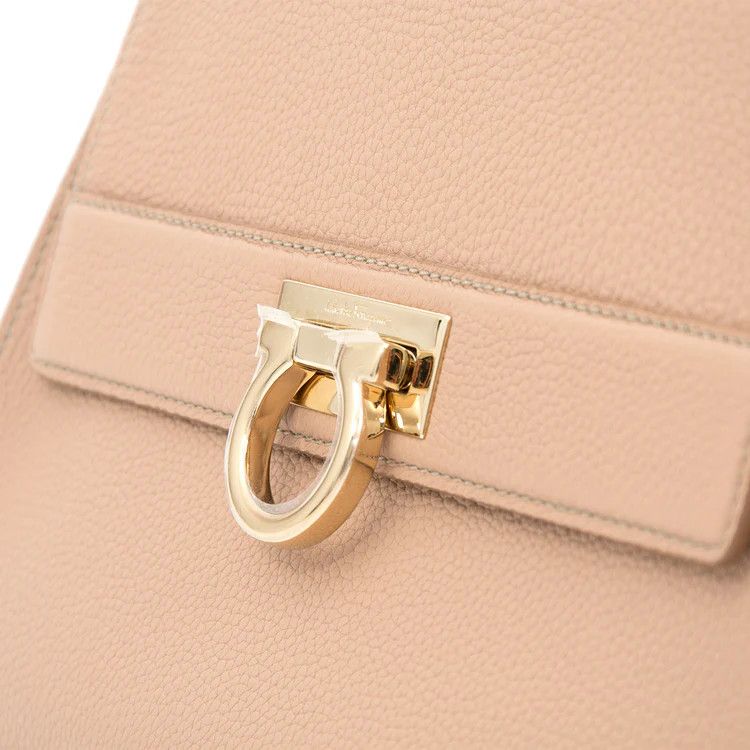 Salvatore Ferragamo o1s1rm0526 Size : OS / Shoulder Bag in Beige Size ONE SIZE - 8 Thumbnail