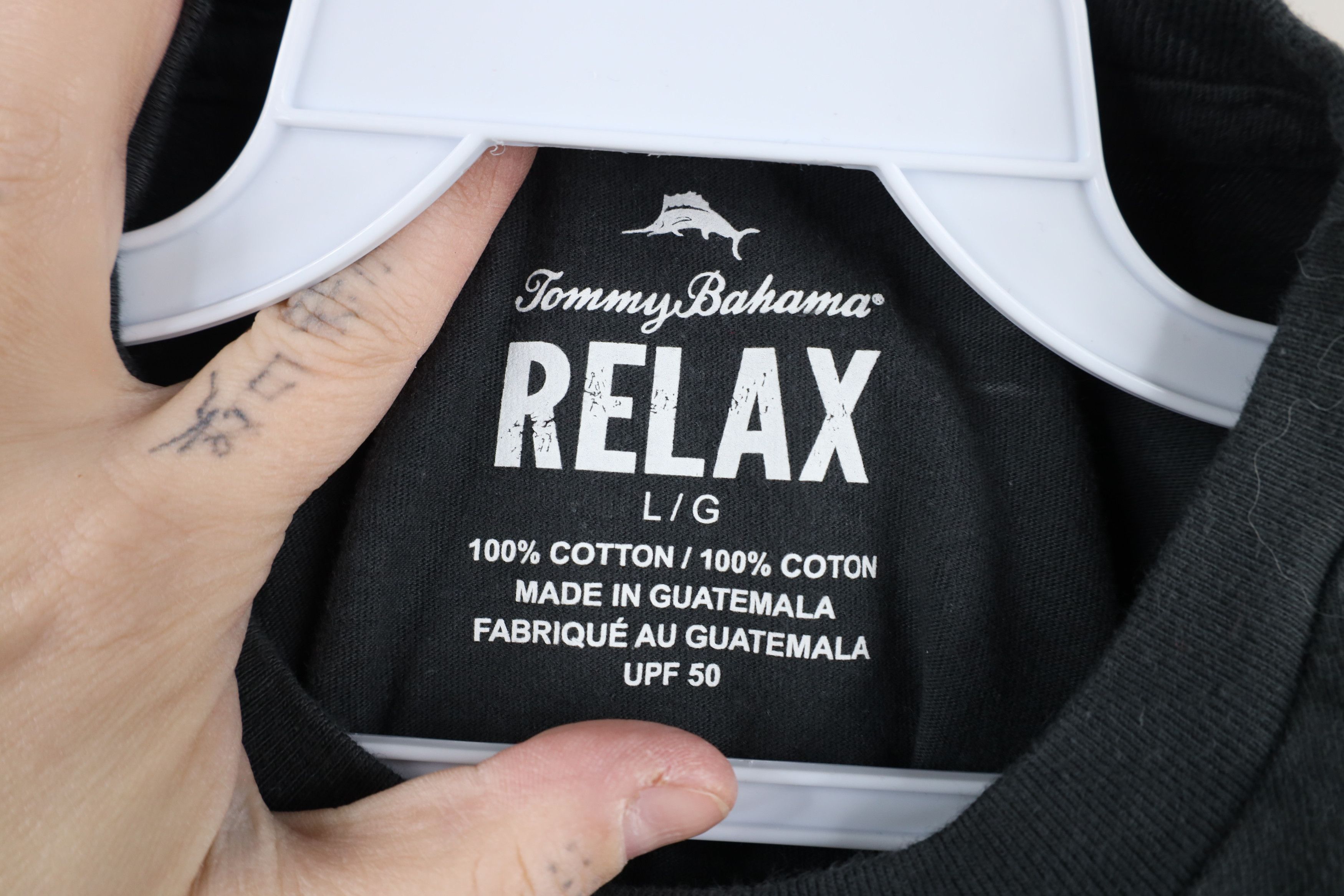 Tommy Bahama × Vintage Vintage Y2K Tommy Bahama Relax Football Drink T-Shirt Gray Size US L / EU 52-54 / 3 - 7 Thumbnail