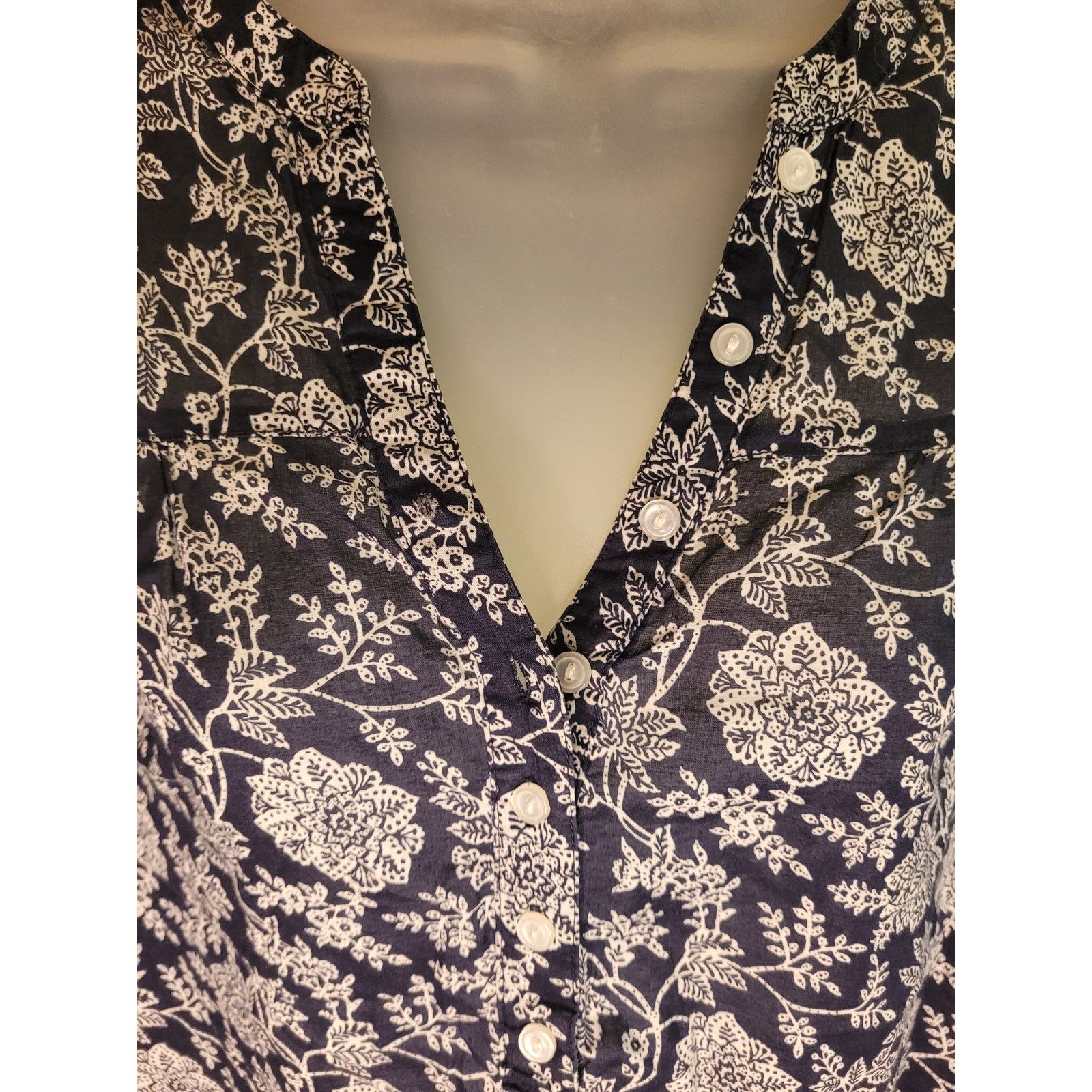 Eddie Bauer Eddie Bauer Women Blouse Blk/Wht Floral Long Sleeve Sz M Size M / US 6-8 / IT 42-44 - 2 Thumbnail