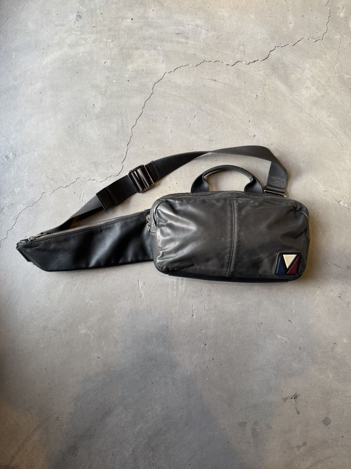 Louis Vuitton LOUIS VUITTON Grey Leather Fast V Line Crossbody Bumbag Bag Size ONE SIZE - 3 Thumbnail