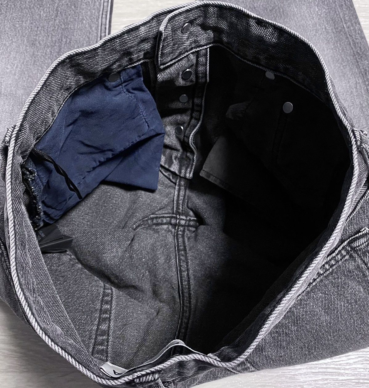 Balenciaga Unisex Balenciaga FW’17 Archetype Graphite Black Denim Jeans Size US 28 / EU 44 - 22 Thumbnail