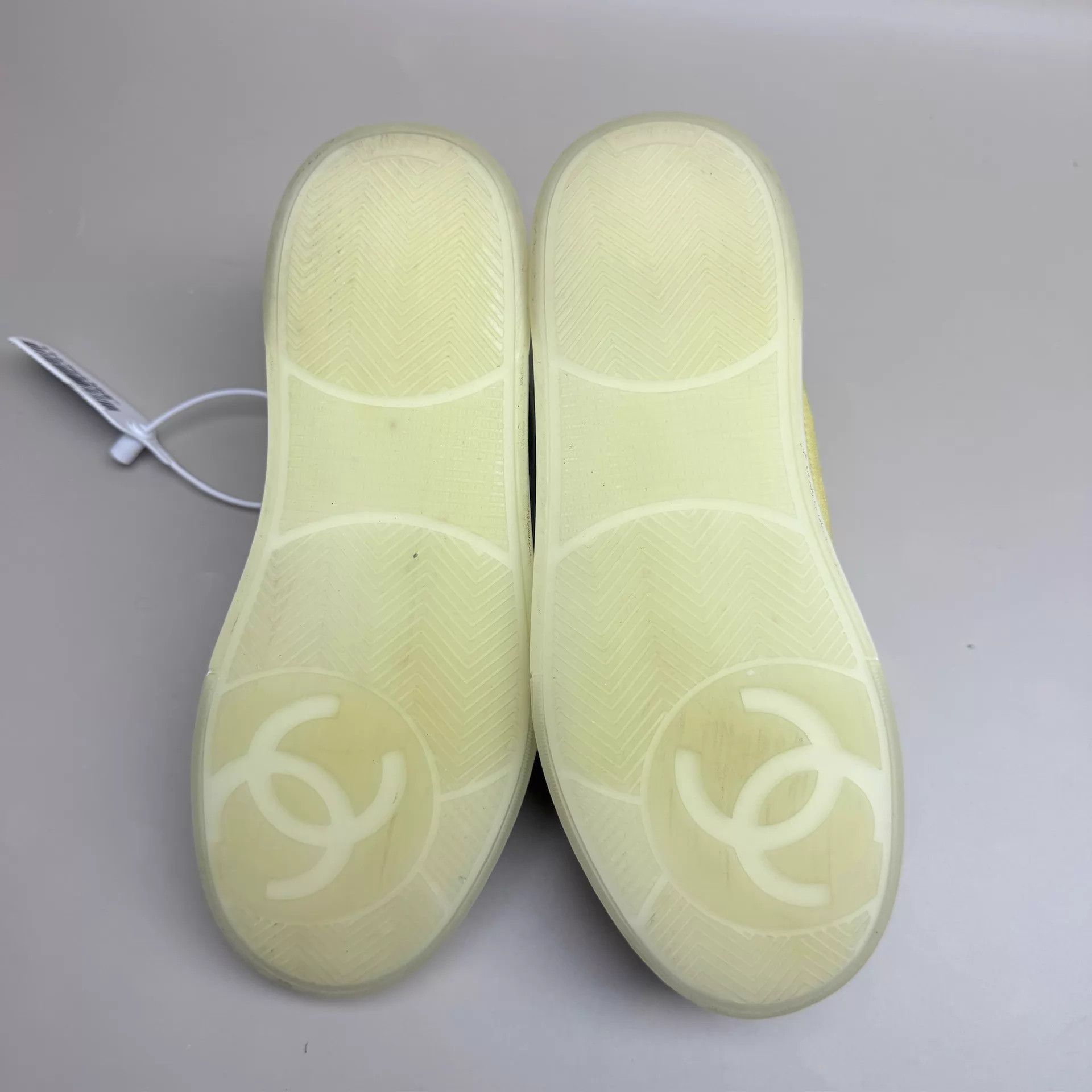 Chanel CHANEL Yellow Quilted CC Sneakers 36.5 99 New Size US 6 / IT 36 - 6 Thumbnail