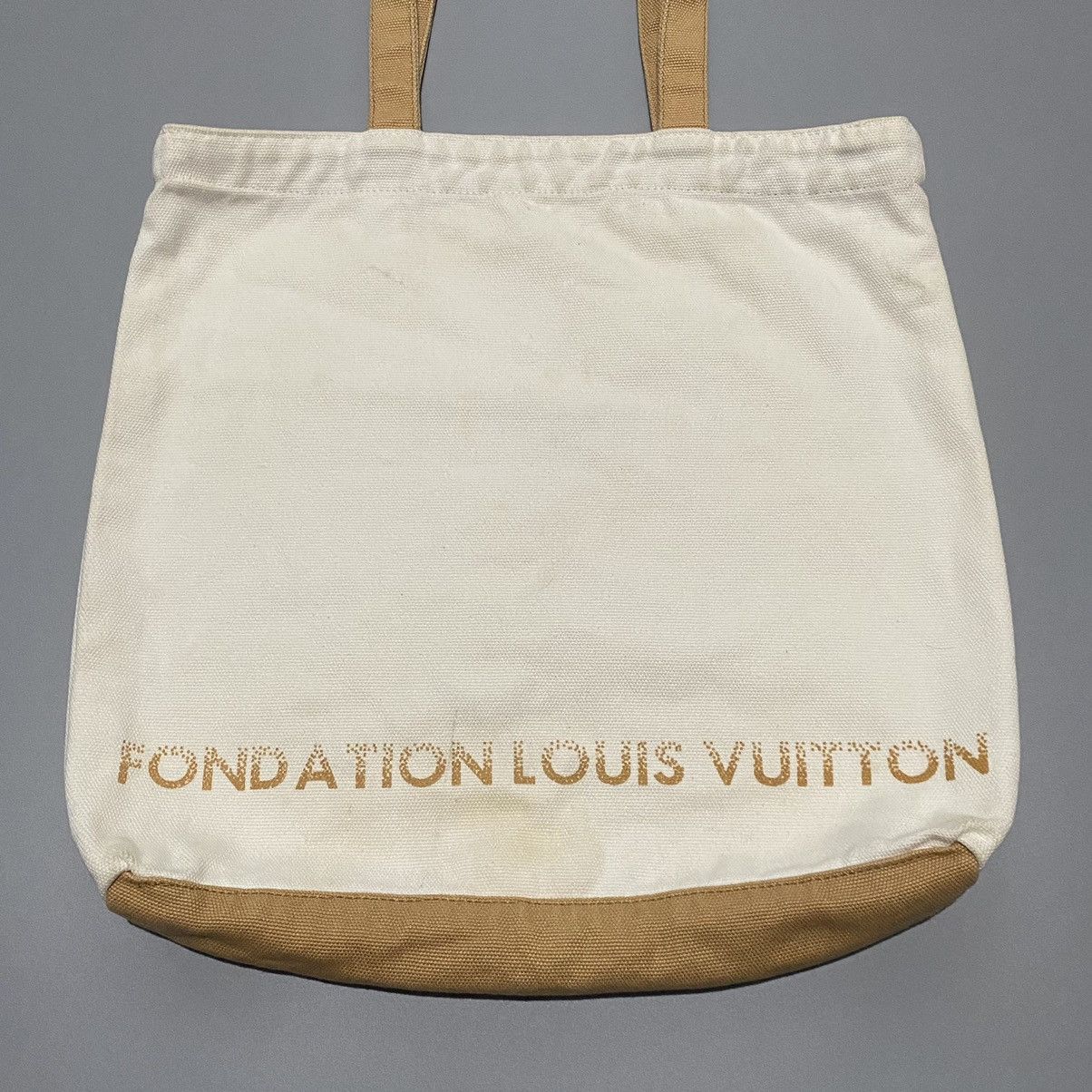 Louis Vuitton Louis Vuitton - Foundation Museum Exclusive Canvas Tote Bag Size ONE SIZE - 4 Thumbnail
