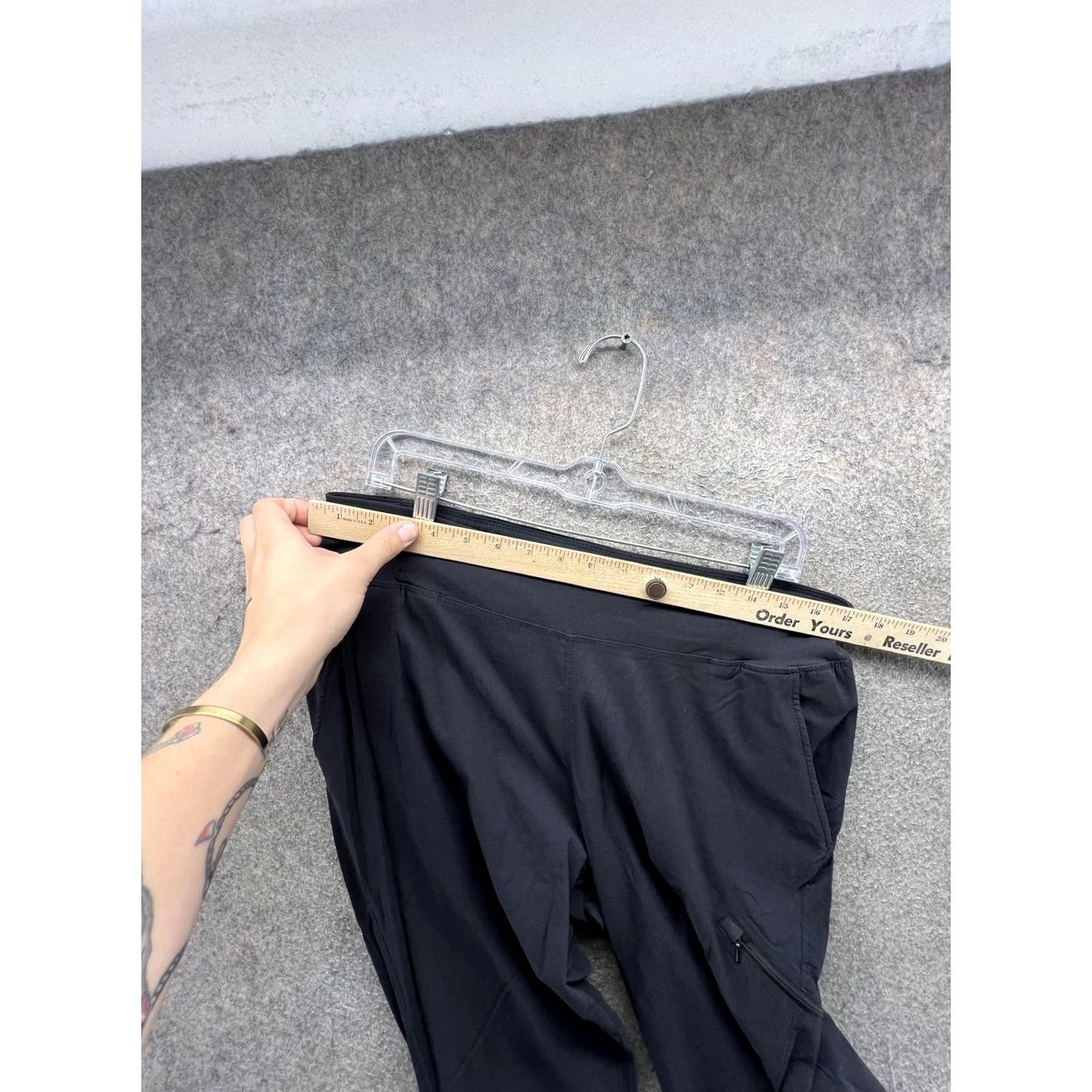 Mountain Hardwear Mountain Hardwear Pants Womens L Black Ankle Hiking Zip Pocket Stretch Size 36" / US 14 / IT 50 - 3 Thumbnail