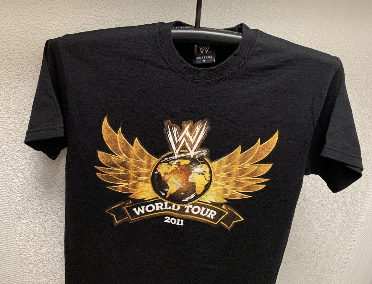 WWE Wwe wwfc vintage tour t-shirt 2011 M sz wrestling Size US M / EU 48-50 / 2 - 3 Thumbnail
