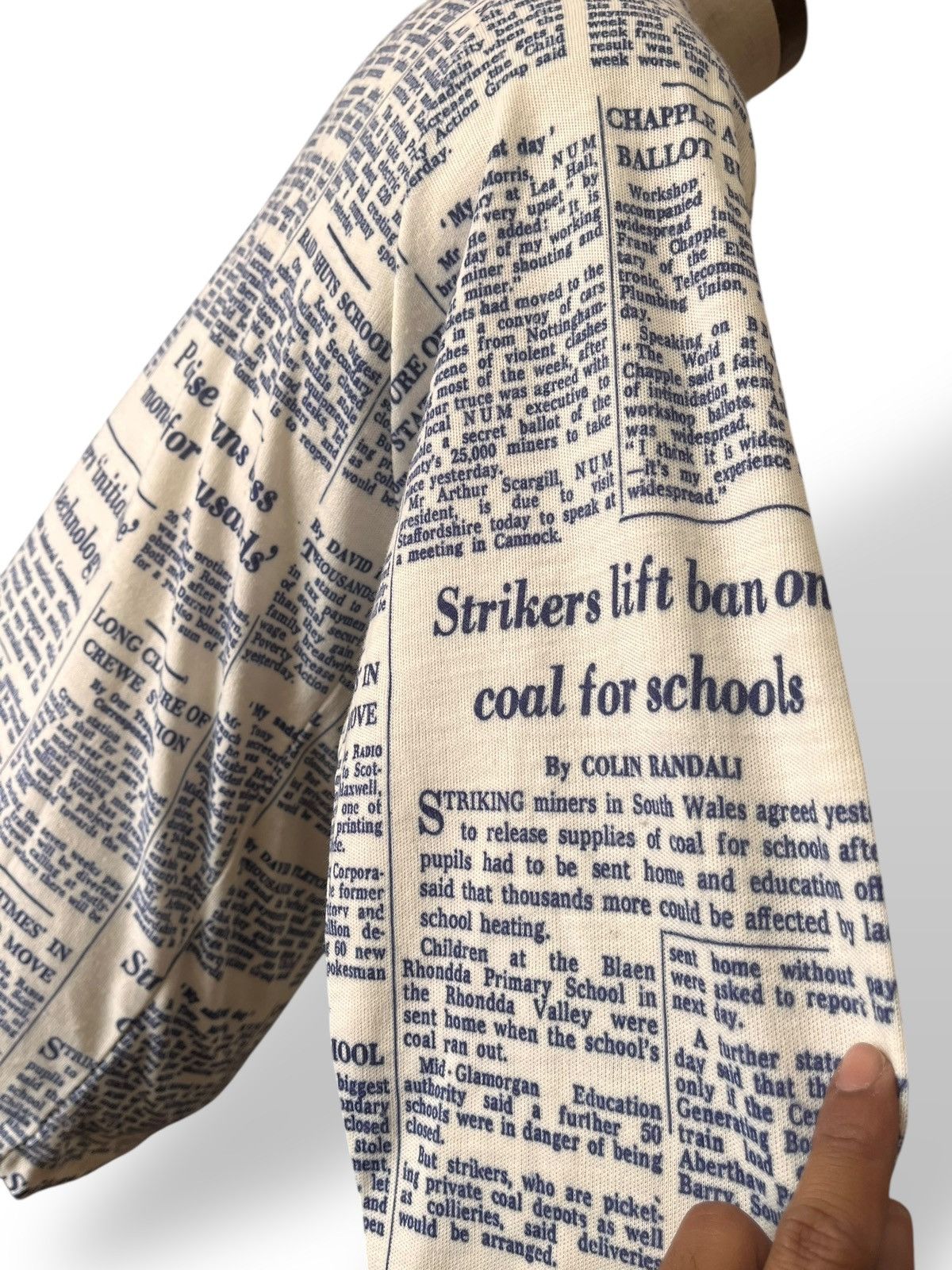 Japanese Brand C & A Full Print Newspaper Longsleeve Shirt Size US M / EU 48-50 / 2 - 9 Thumbnail
