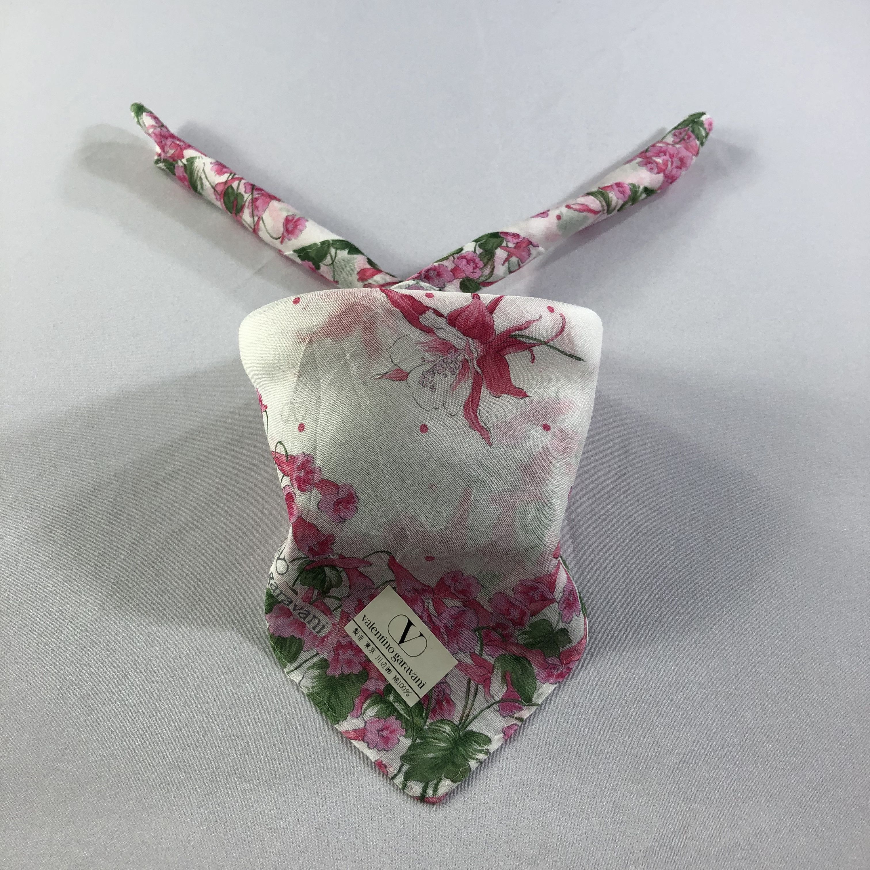 Vintage Valentino Garavani Handkerchief Neckerchief Bandana H1736 Size ONE SIZE - 1 Thumbnail