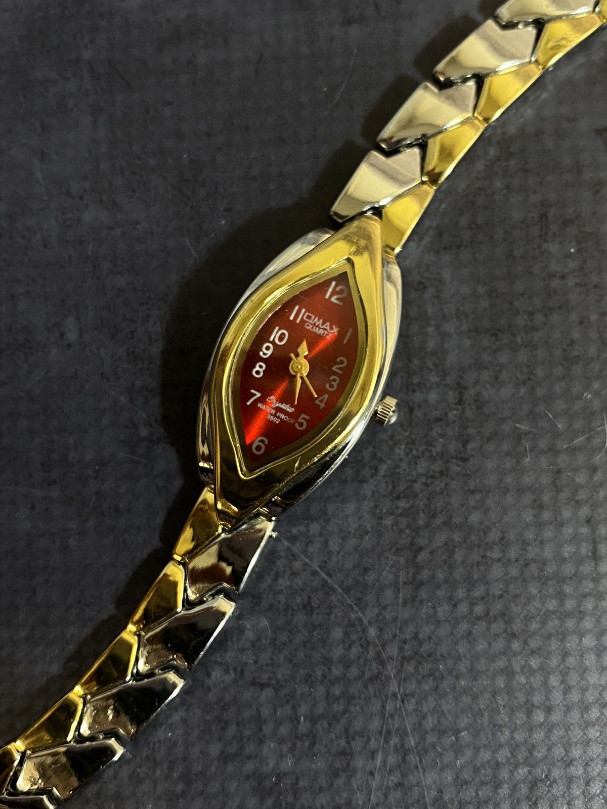 Jewelry Omax Red Dial Teardrop Watch Japanese Brand Size ONE SIZE - 6 Thumbnail