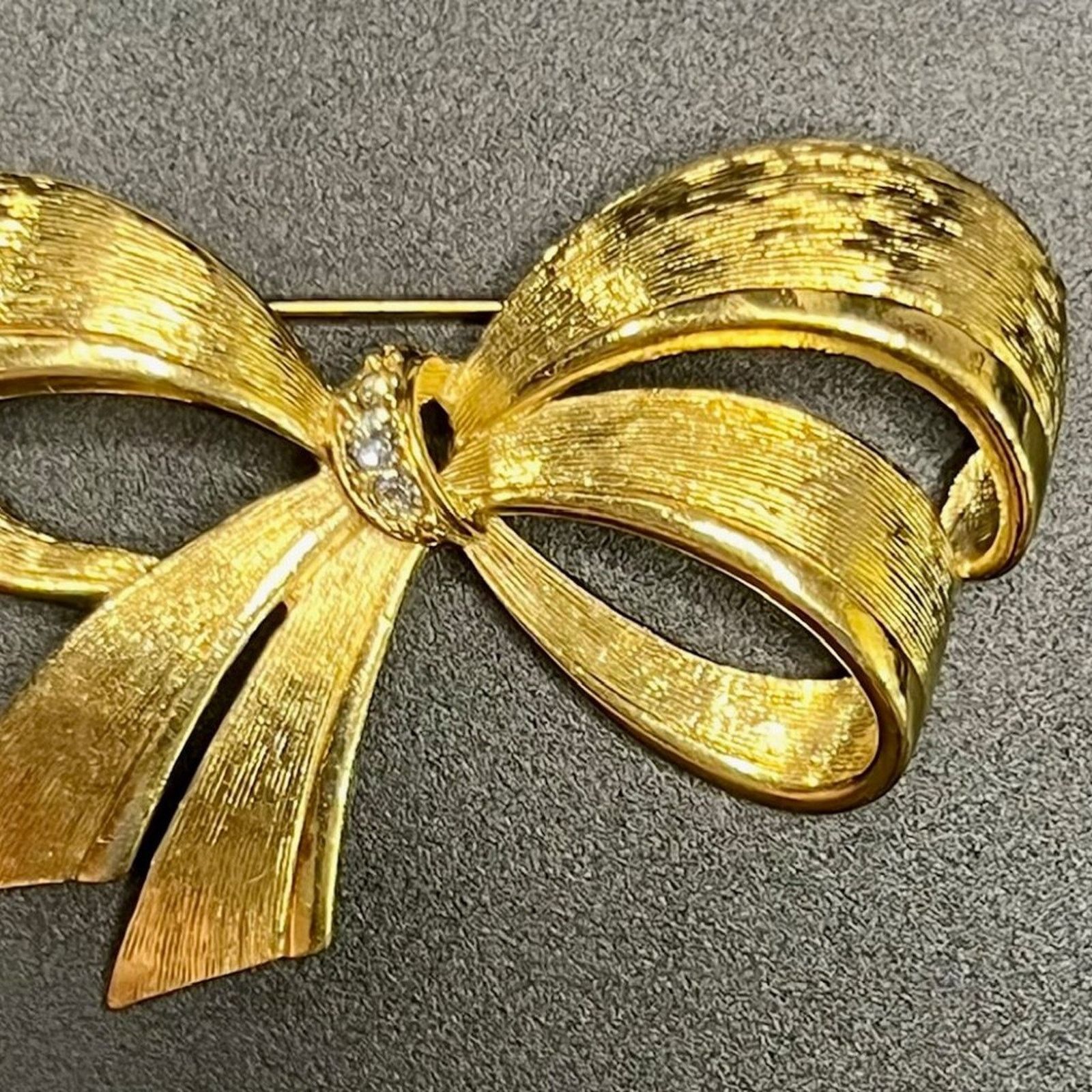 & Other Stories Avon, Goldtone brushed, Clear Rhinestone Bow, 1960’s, VGC Size ONE SIZE - 2 Thumbnail