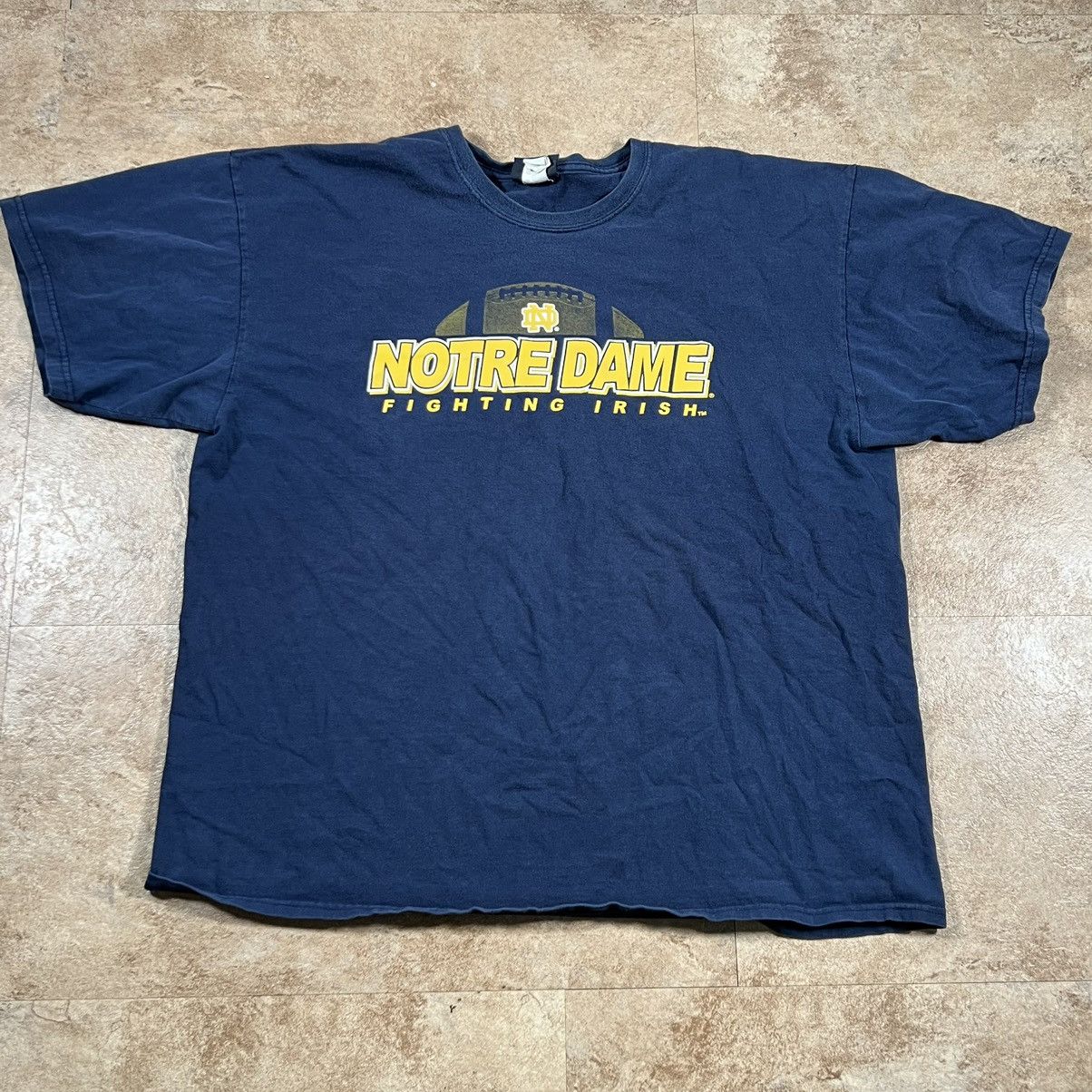Vintage Vintage Notre Dame Fighting Irish Football Tshirt Size 2XL Size US XXL / EU 58 / 5 - 1 Thumbnail
