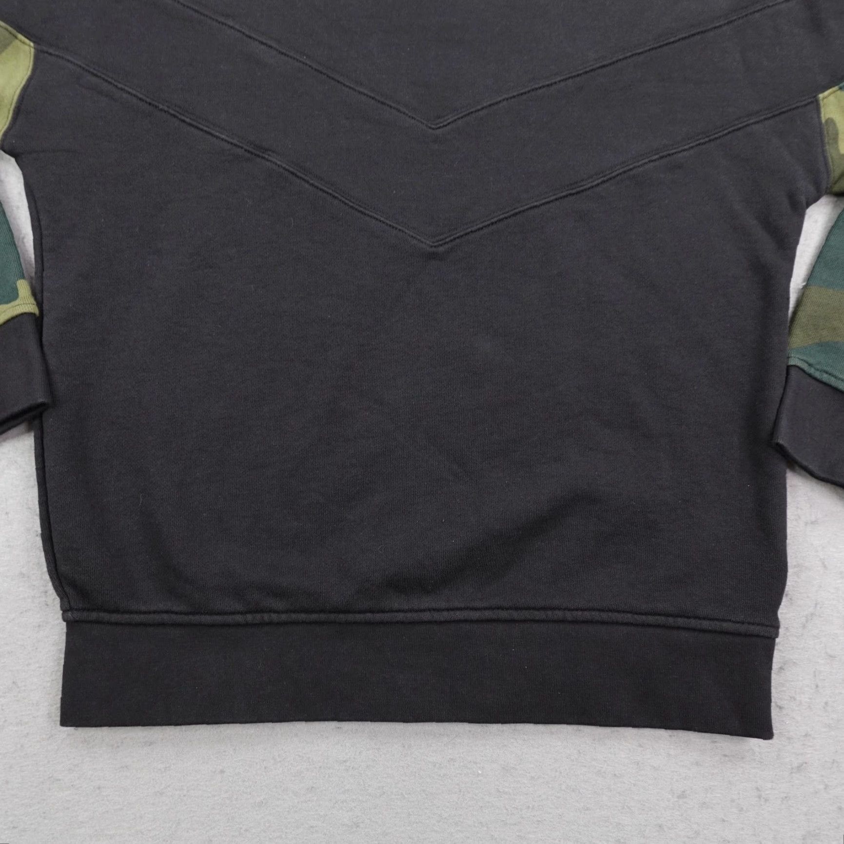 Adidas Adidas Sweatshirt Men Small Black Green Camo Trefoil Crewneck Pullover Knit, Regular Fit, All Seasons, Logo, Outdoors/Sports Size US S / EU 44-46 / 1 - 4 Thumbnail