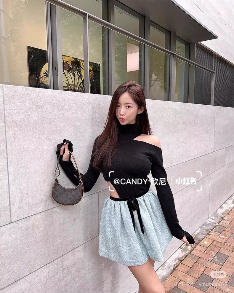 Chanel Chanel Lake blue velvet fluffy skirt 2504-Nextarrow Size 25" / US 0 / IT 36 - 7 Thumbnail
