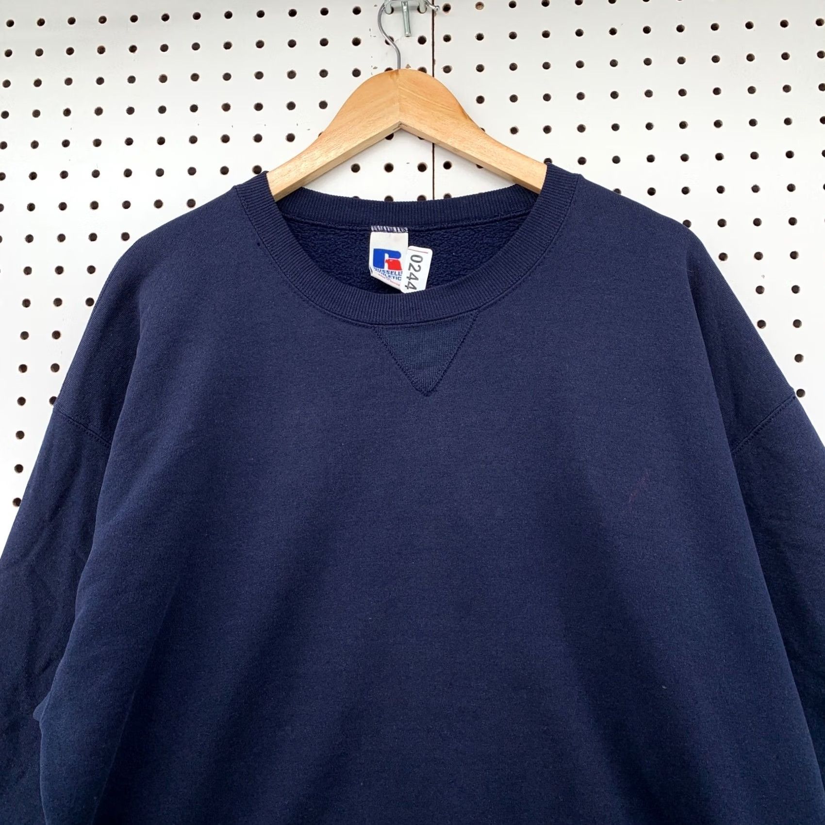 Russell Athletic VINTAGE Russell Athletic Sweatshirt Crewneck XL Navy Blue Mens 90s Distress Cotton Crew Neck Sweatshirt Size US XL / EU 56 / 4 - 7 Thumbnail