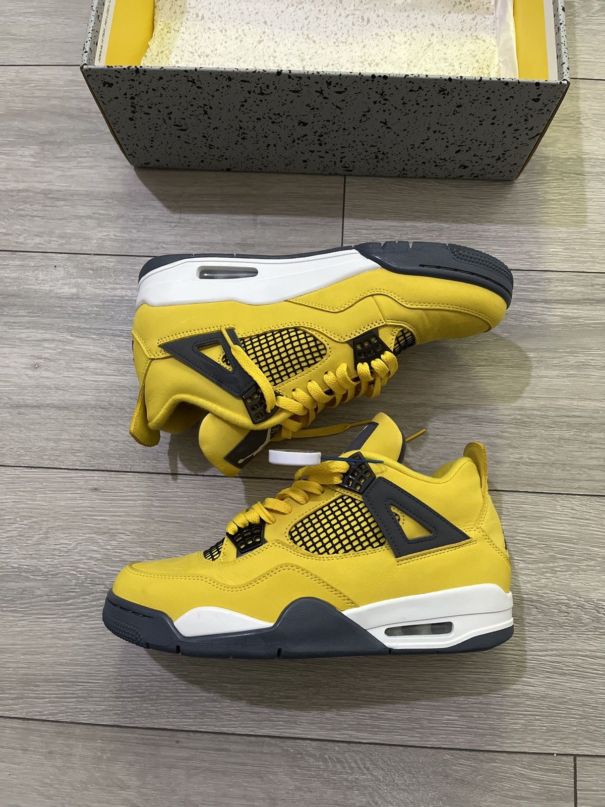Jordan Brand × Nike Jordan 4 lightning Size US 8.5 / EU 41-42 - 3 Thumbnail