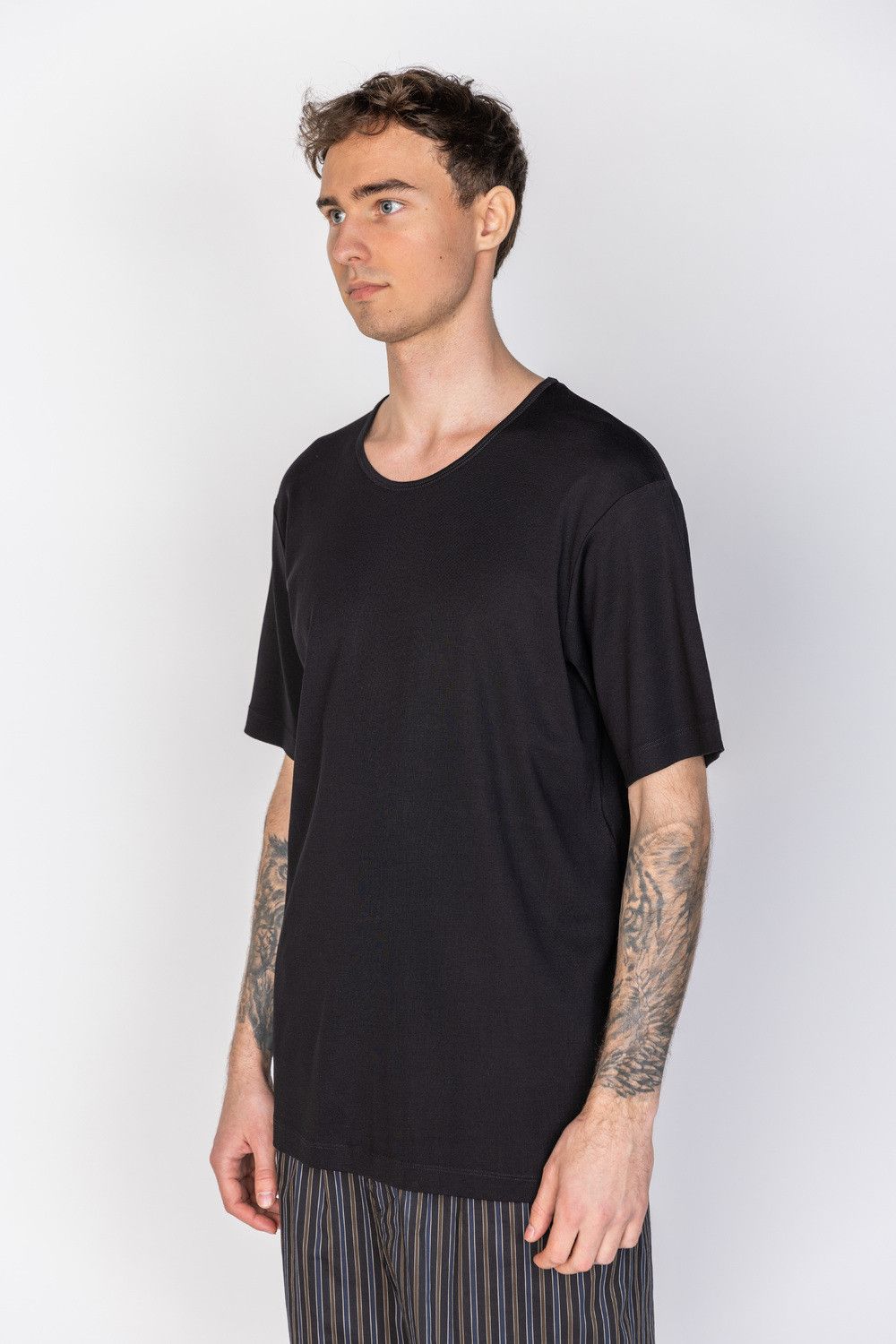 Lemaire o1s22i1n1024 Wide Round Neck T-Shirt in Black Size US M / EU 48-50 / 2 - 3 Thumbnail