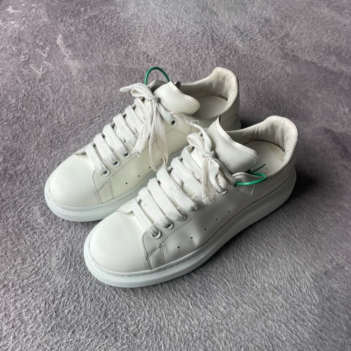 Alexander McQueen Alexander McQueen White Lowtop Sneakers 41 Men Size US 8.5 / EU 41-42 - 1 Thumbnail