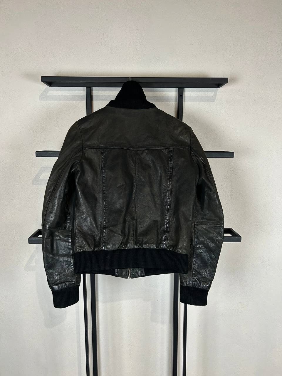 Vintage Black Leather Jacket Cropped Ribbed Hem Vintage Biker Style Size US S / EU 44-46 / 1 - 6 Thumbnail