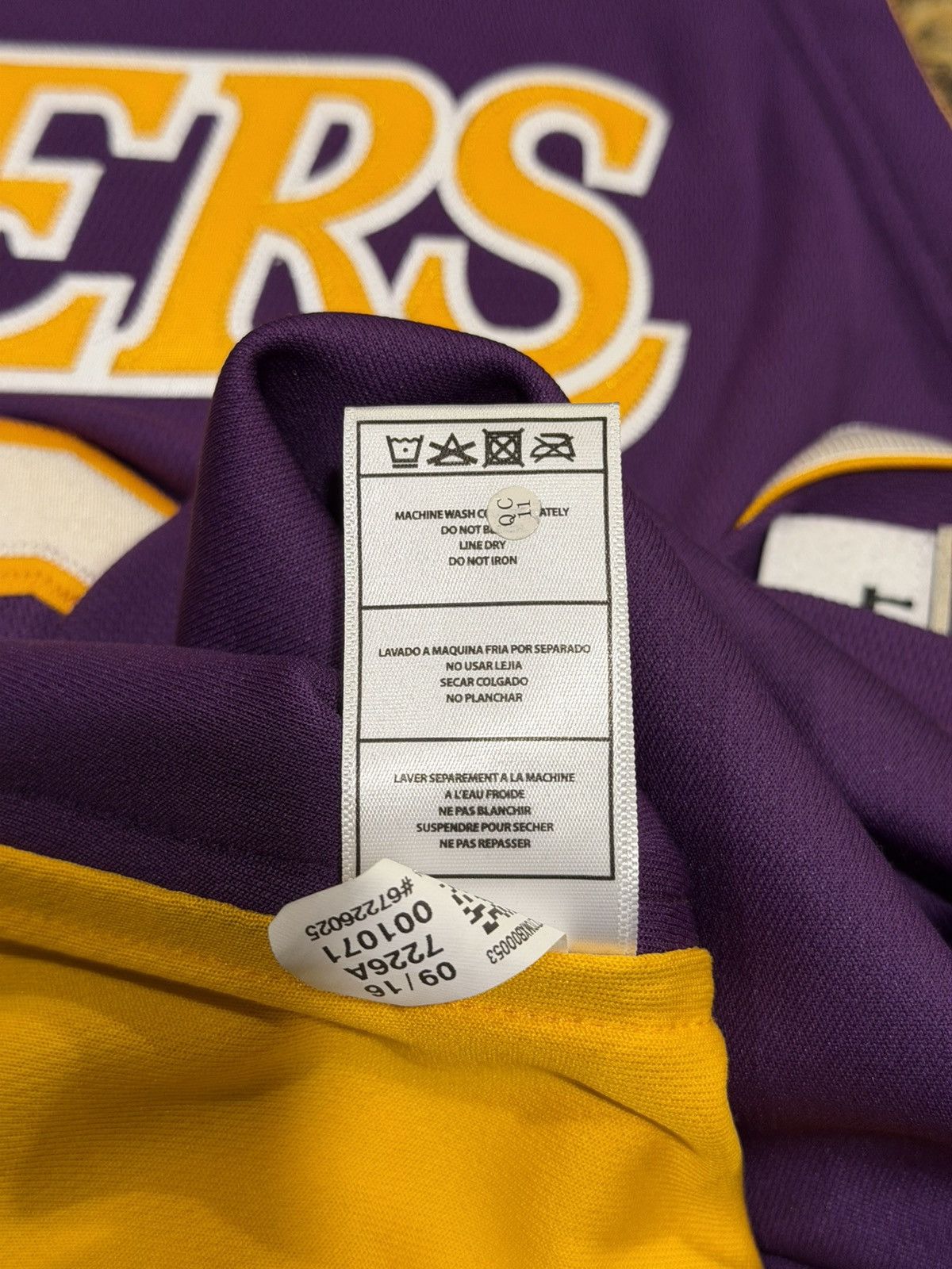 Mitchell & Ness Mitchell & Ness x NBA Los Angeles Laker Kobe Bryant Jersey Size US M / EU 48-50 / 2 - 13 Thumbnail