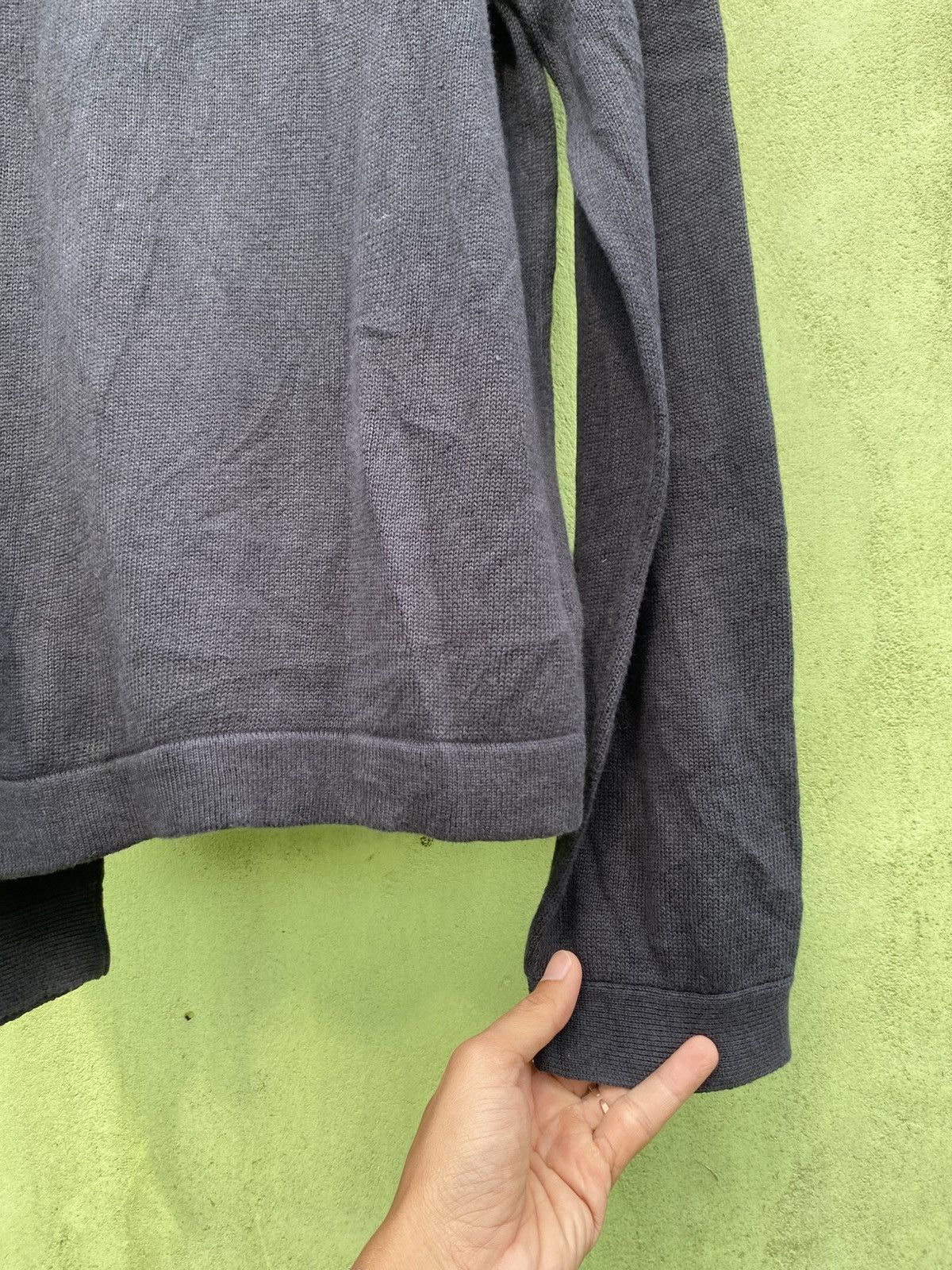 Calvin Klein Calvin Klein Long Sleeve V Neck Minimalist Knit Sweater Size US L / EU 52-54 / 3 - 13 Thumbnail