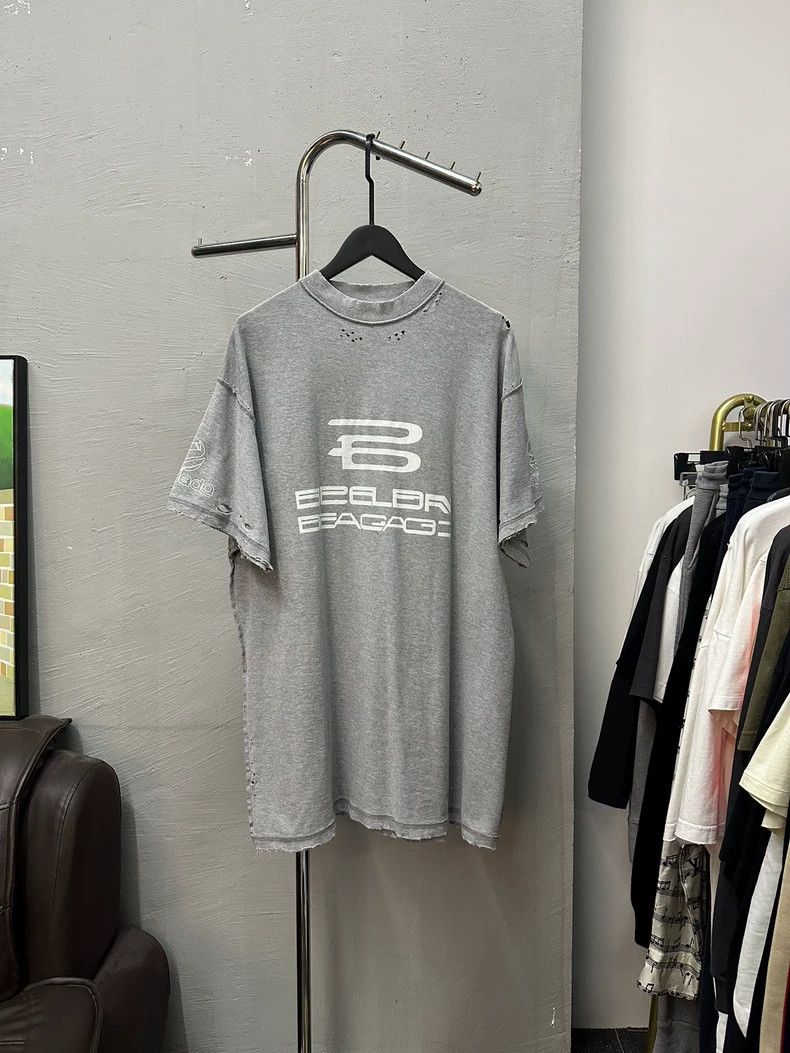 Balenciaga Balenciaga Short-sleeve racecar logo Size US M / EU 48-50 / 2 - 1 Thumbnail