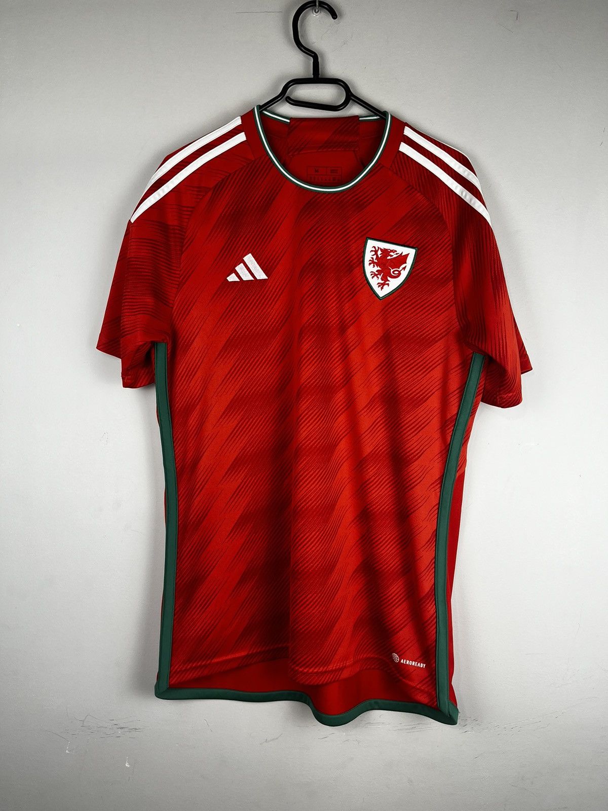 Adidas Adidas National team Wales 2022 home Jersey Size US M / EU 48-50 / 2 - 1 Thumbnail