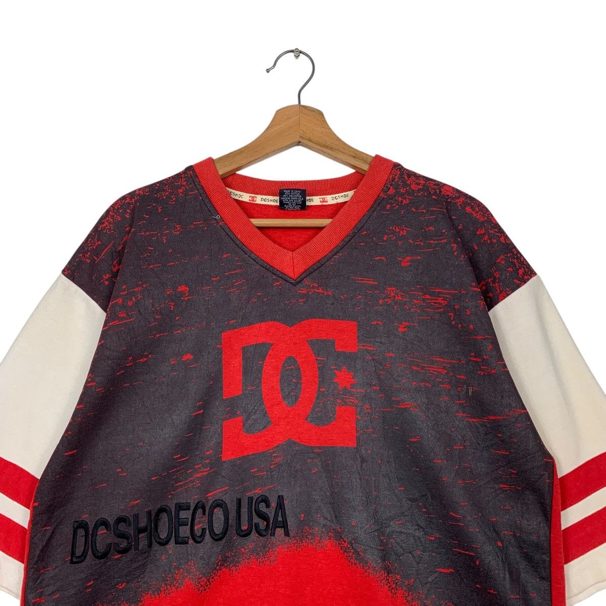 DC DC Shoe Big Logo V-neck Tee Size US M / EU 48-50 / 2 - 3 Thumbnail