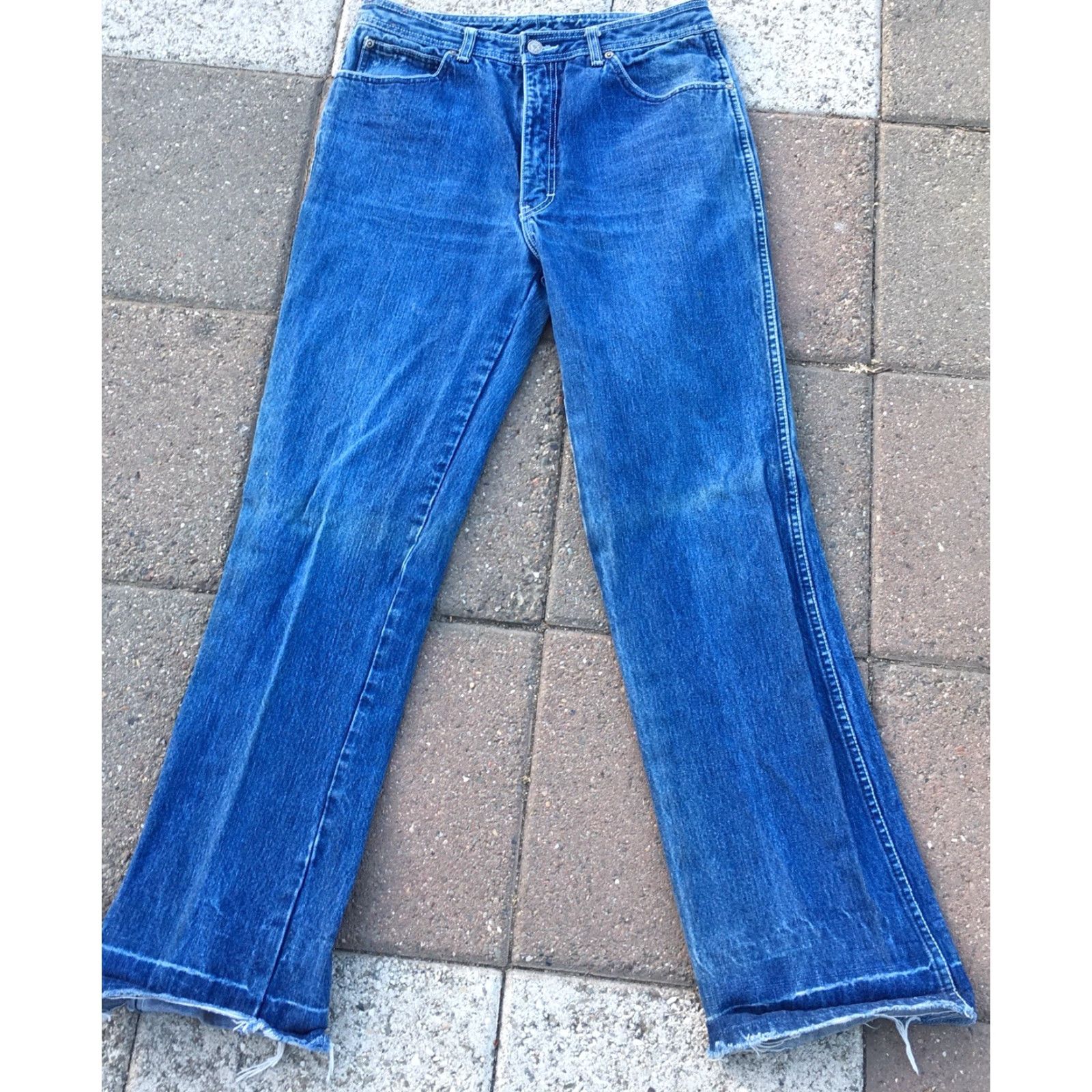 Vintage VINTAGE Sergio Valente Jeans 34 36 Measure 31.5 in X 31 - 32 1970s 1980s Denim Blue 31.5 31 32 Zipper fly Mens Womens (adjusted) Size US 30 / EU 46 - 3 Thumbnail