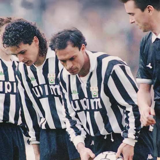 Vintage Vintage Template Juventus FC 89/90 Home Longsleeve Jersey Size US S / EU 44-46 / 1 - 13 Thumbnail