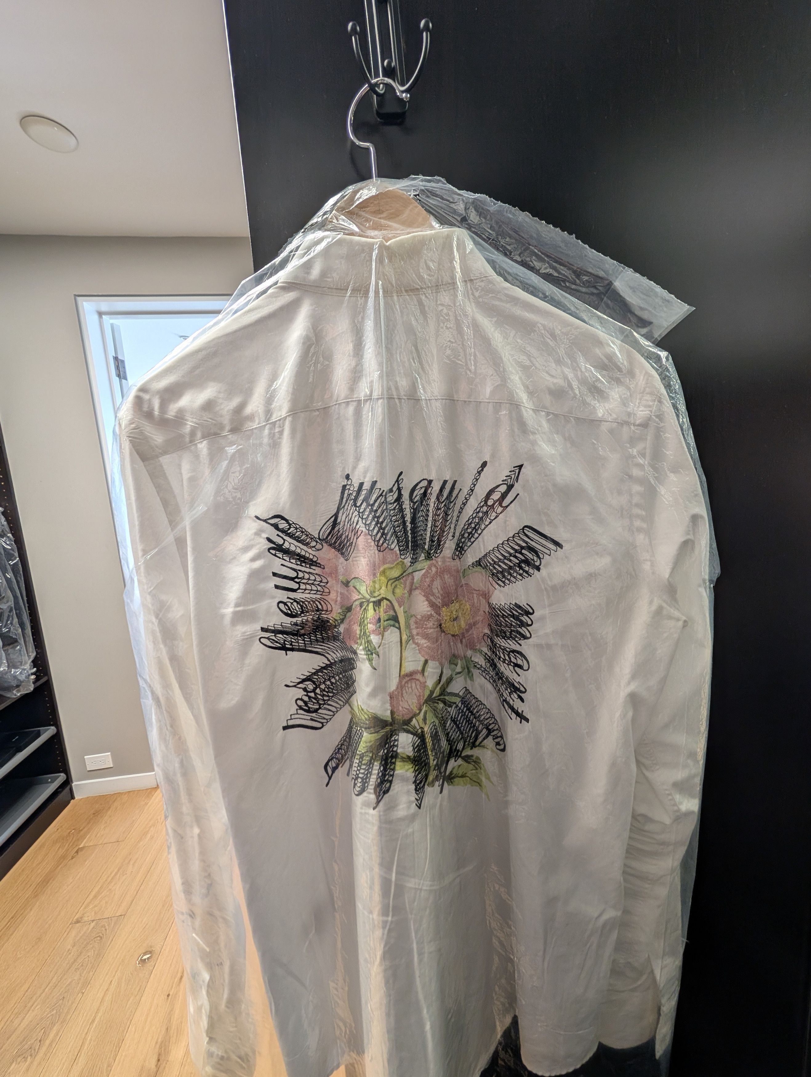 Givenchy Givenchy Peony-embroidered slim-fit shirt Size US M / EU 48-50 / 2 - 1 Thumbnail