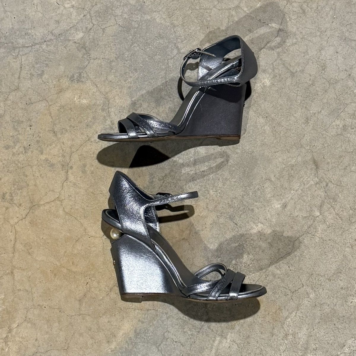 Chanel Chanel Interlocking CC Logo Silver Pearl Wedge Sandals EU 36 Size US 6 / IT 36 - 5 Thumbnail