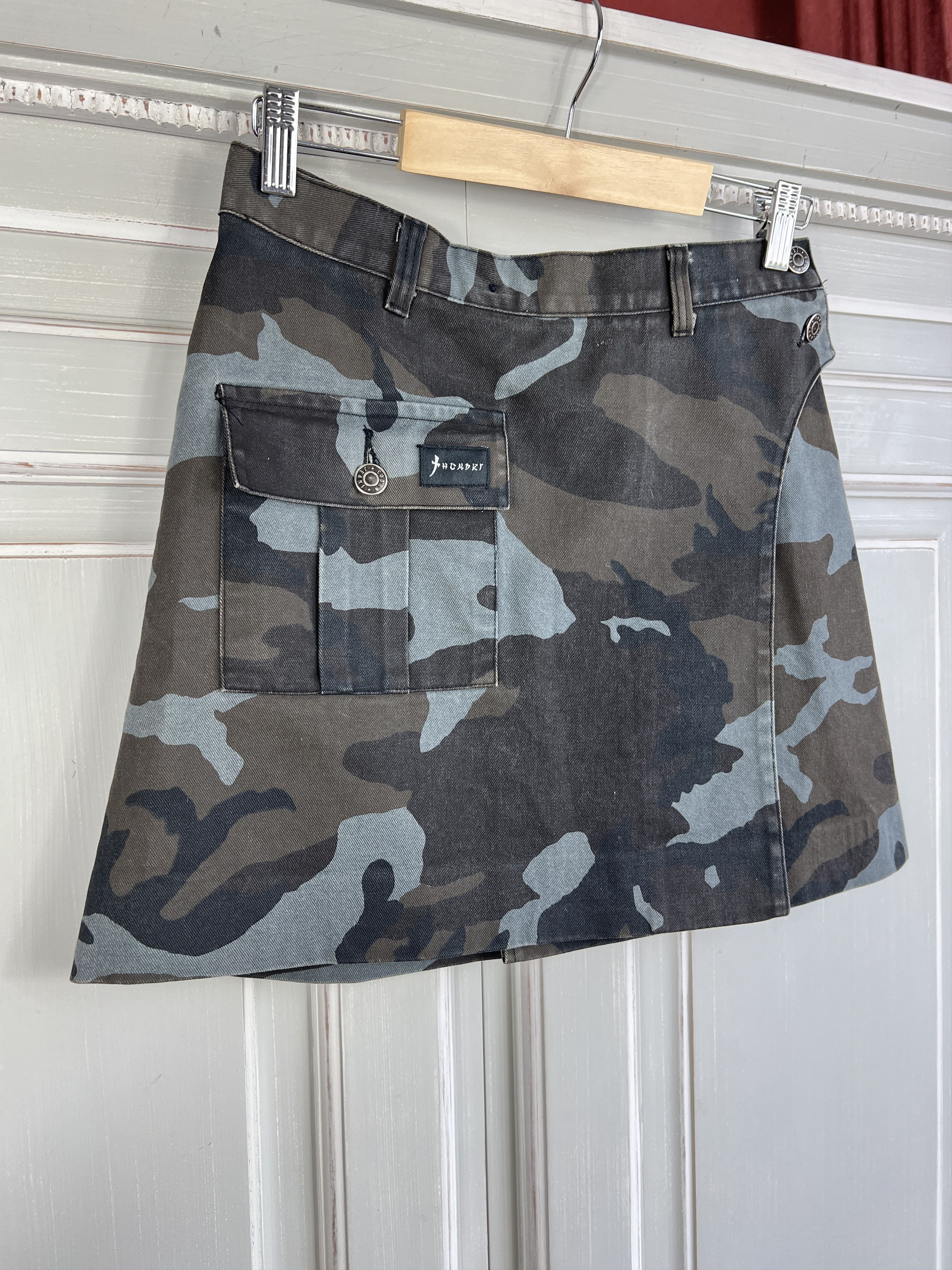 Realtree VINTAGE ASYMETRICAL CAMO MINI SKIRT Size 26" / US 2 / IT 38 - 3 Thumbnail