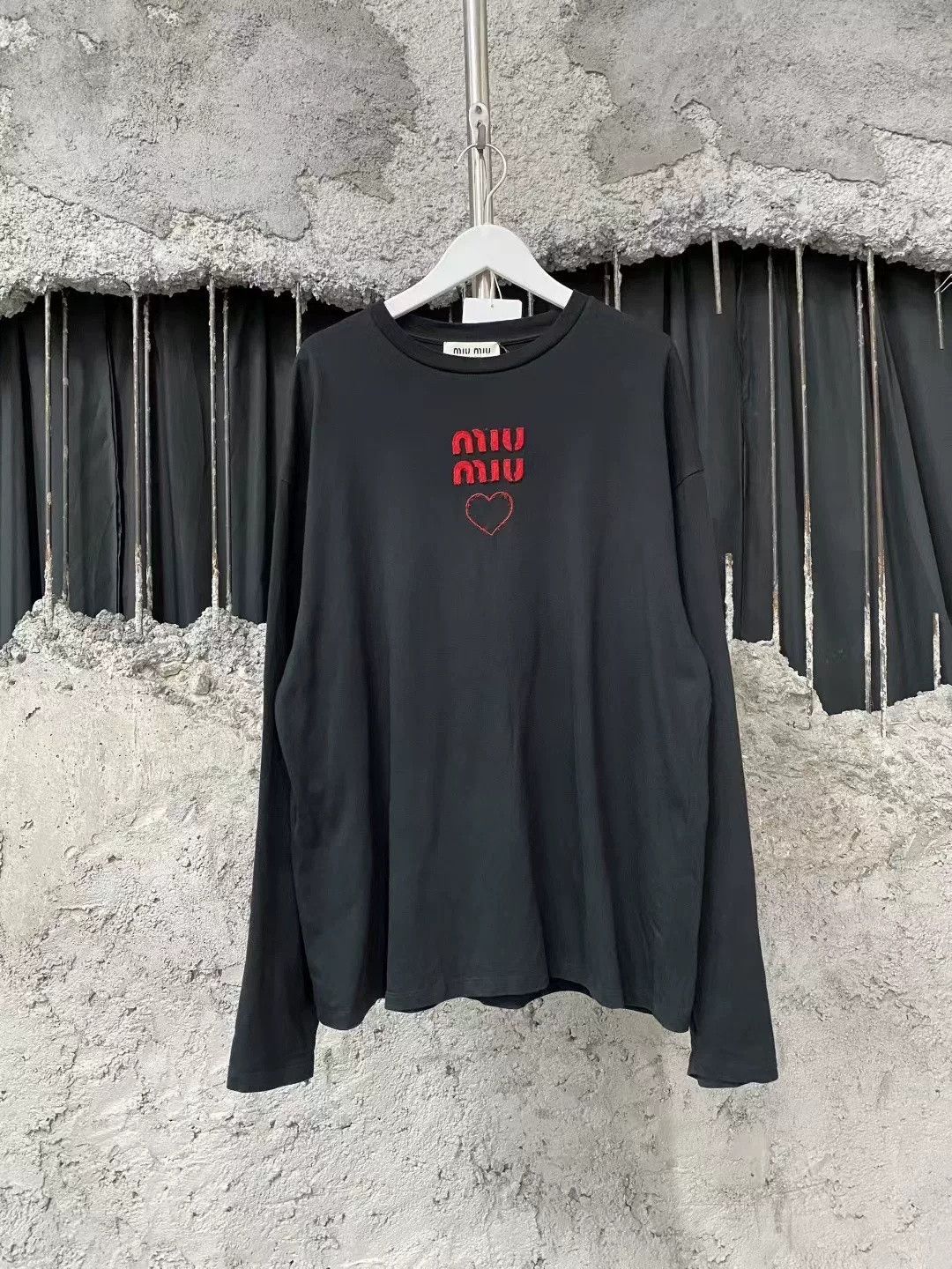 Miu Miu Miu Miu Black Red Logo Heart Long Sleeve Size US 26 / EU 42 - 1 Thumbnail