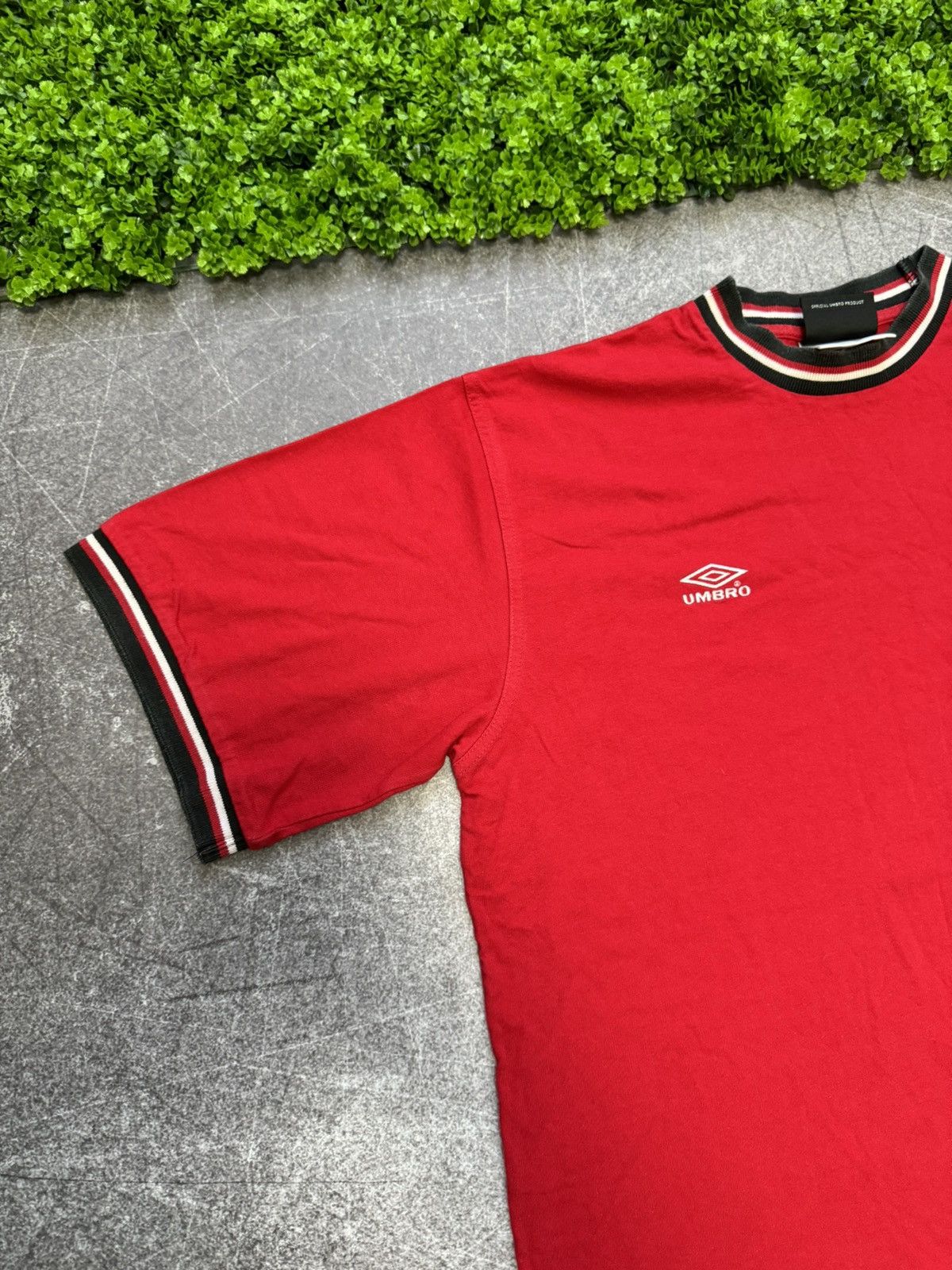 Vintage Vintage Umbro Manchester United Soccer T-Shirt 90s SHARP Size US L / EU 52-54 / 3 - 7 Thumbnail