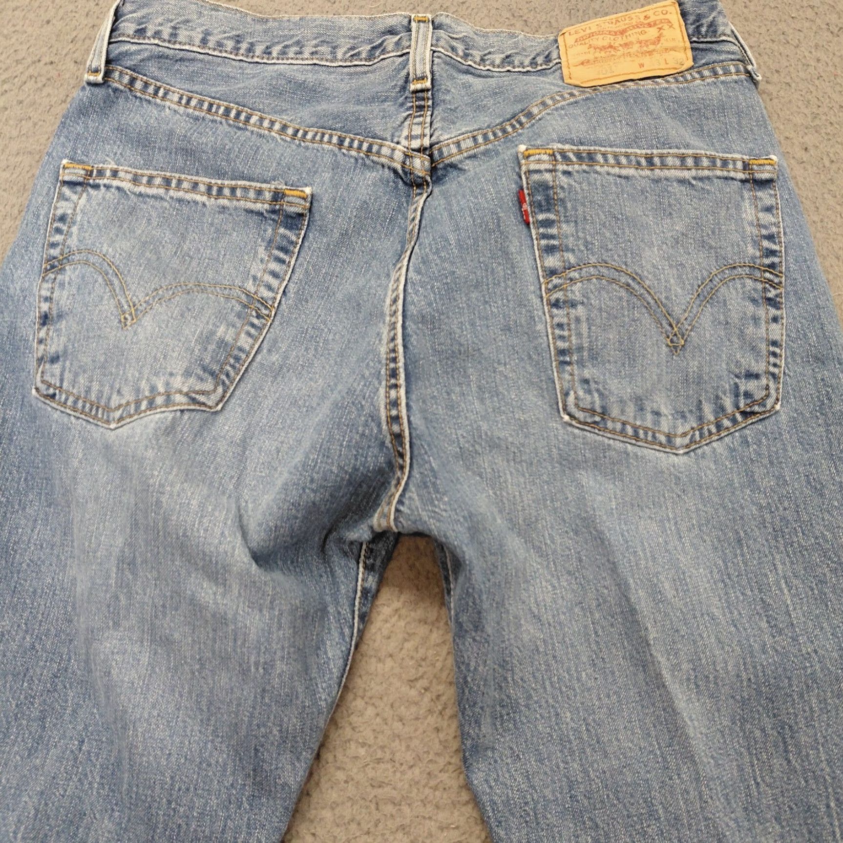 Levi's VINTAGE Levi's 501 Jeans Mens 33x32 Blue Denim Button Fly Y2K 02/05 Act 31x32 Classic Straight 5-Pocket Size US 33 - 3 Thumbnail