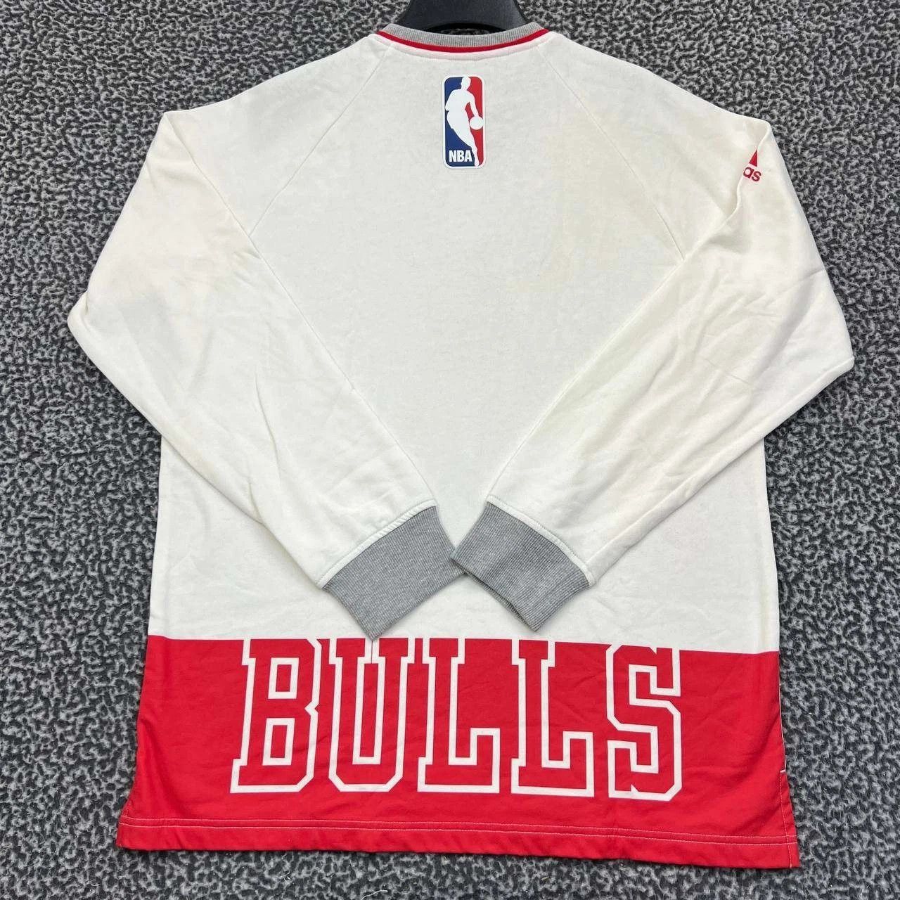 Adidas Chicago Bulls Sweatshirt Men L Pullover Long Sleeve V-Neck Size US L / EU 52-54 / 3 - 2 Thumbnail