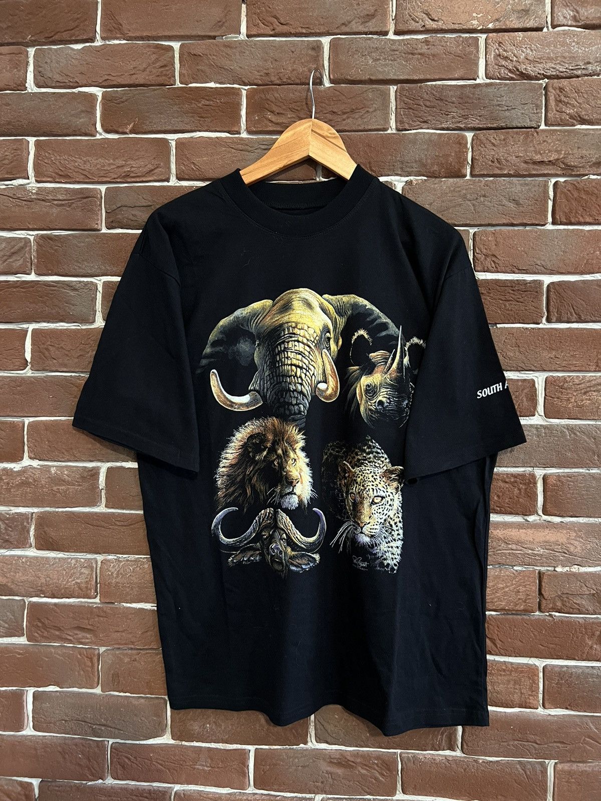Vintage Vintage 90s T Shirt South Africa Graphic Animal Size L HYPE Size US L / EU 52-54 / 3 - 1 Thumbnail