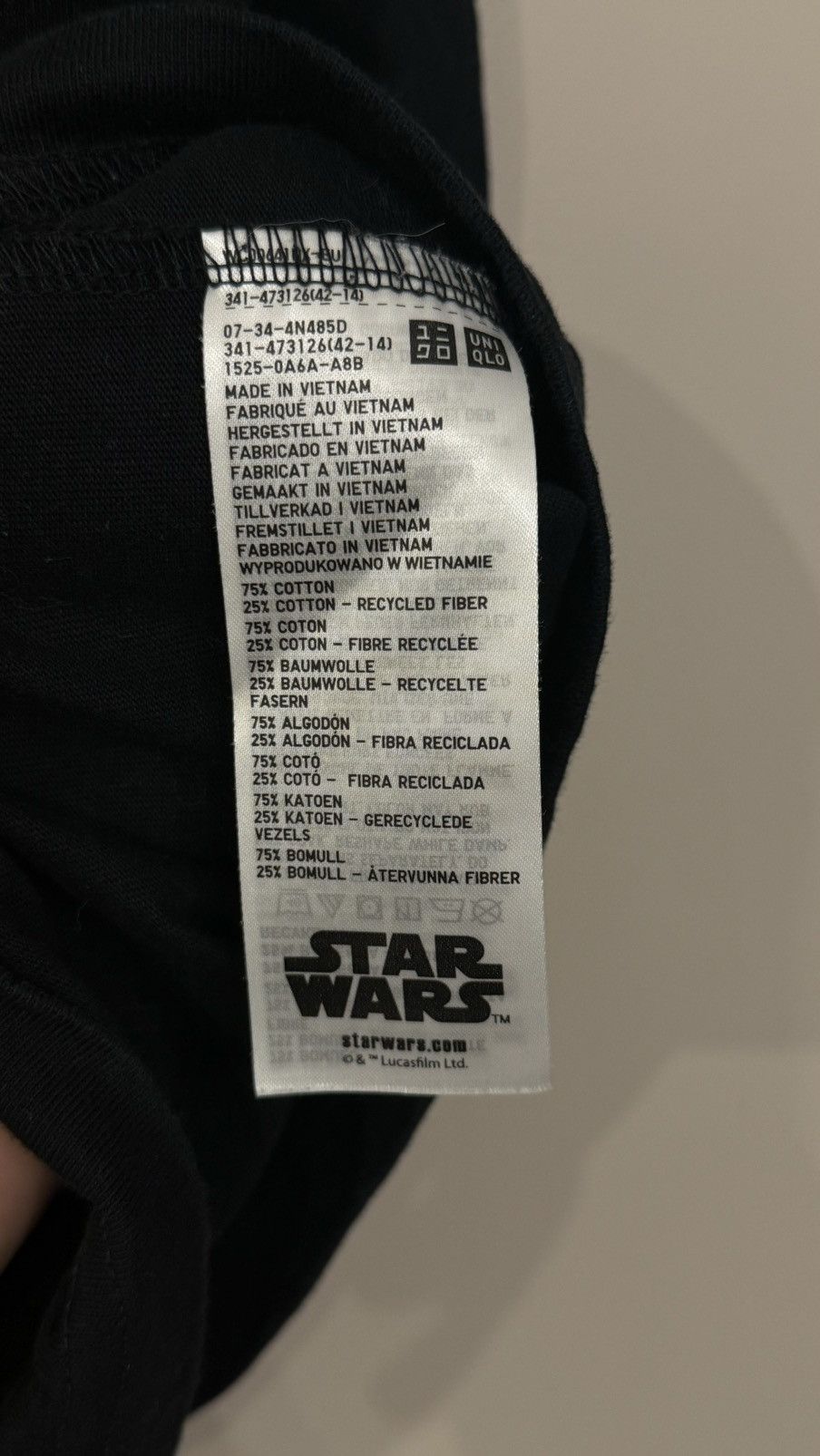Star Wars Uniqlo x Star Wars t shirt center logo hype Size US XL / EU 56 / 4 - 4 Thumbnail