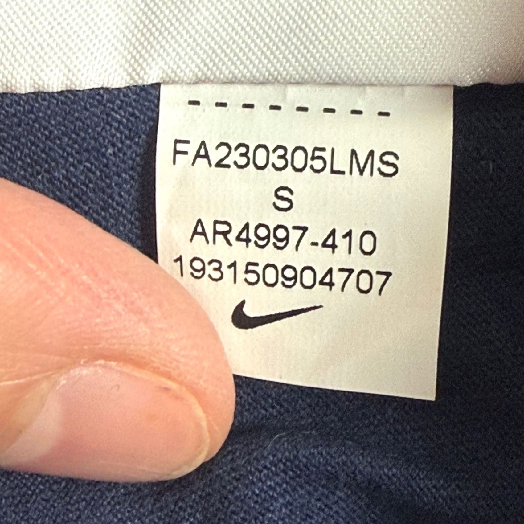 Nike Nike The Nike Tee Crew Neck SS Everyday T-Shirt Mens S Athletic Lightweight Blue Crew Neck Short Sleeve Cotton Nike Shirt Mens Regular Fit Size US S / EU 44-46 / 1 - 6 Thumbnail