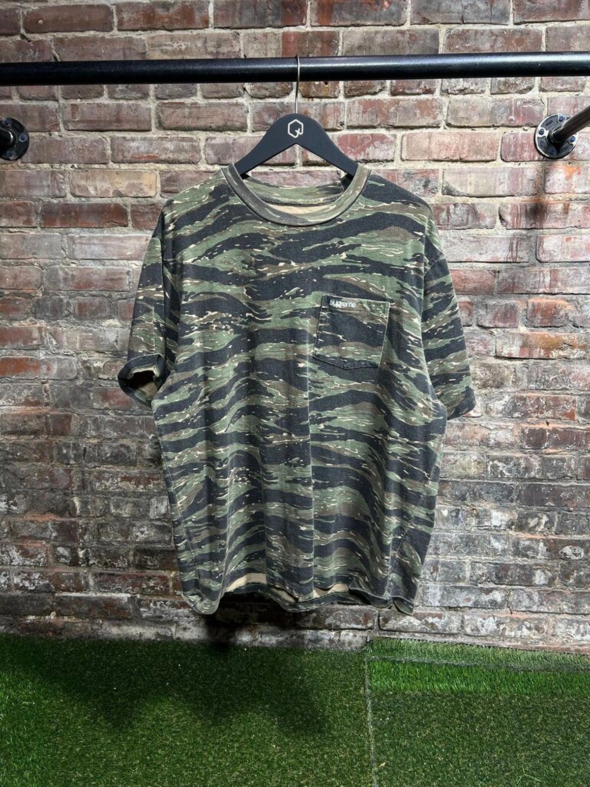 Supreme Supreme Camo Tee Sz. L Size ONE SIZE - 1 Thumbnail