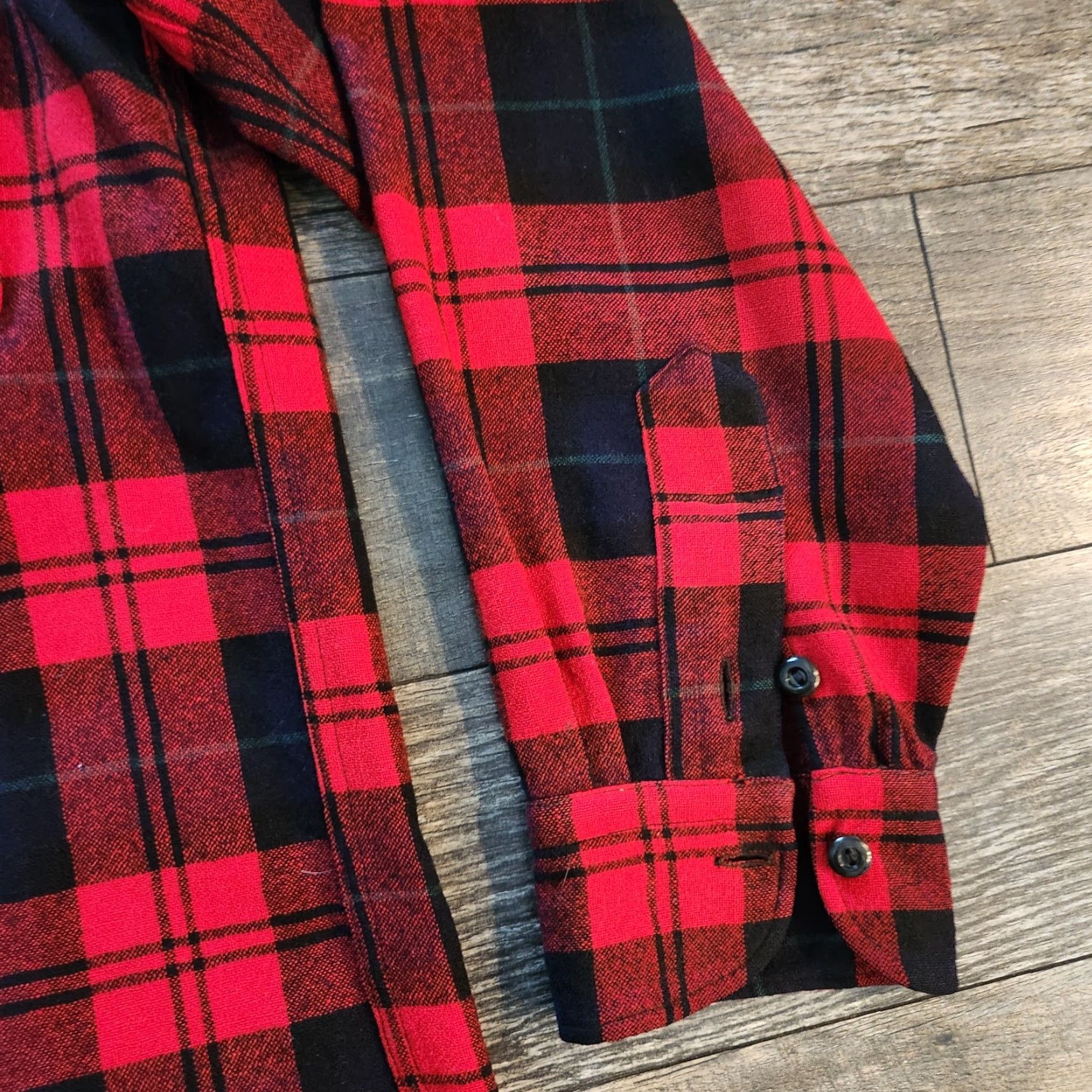 Pendleton VINTAGE Pendleton Plaid Wool Flannel Button Shirt Black Red USA Large 16 Regular Men with Pockets Unlined Buttons Size US XL / EU 56 / 4 - 7 Thumbnail