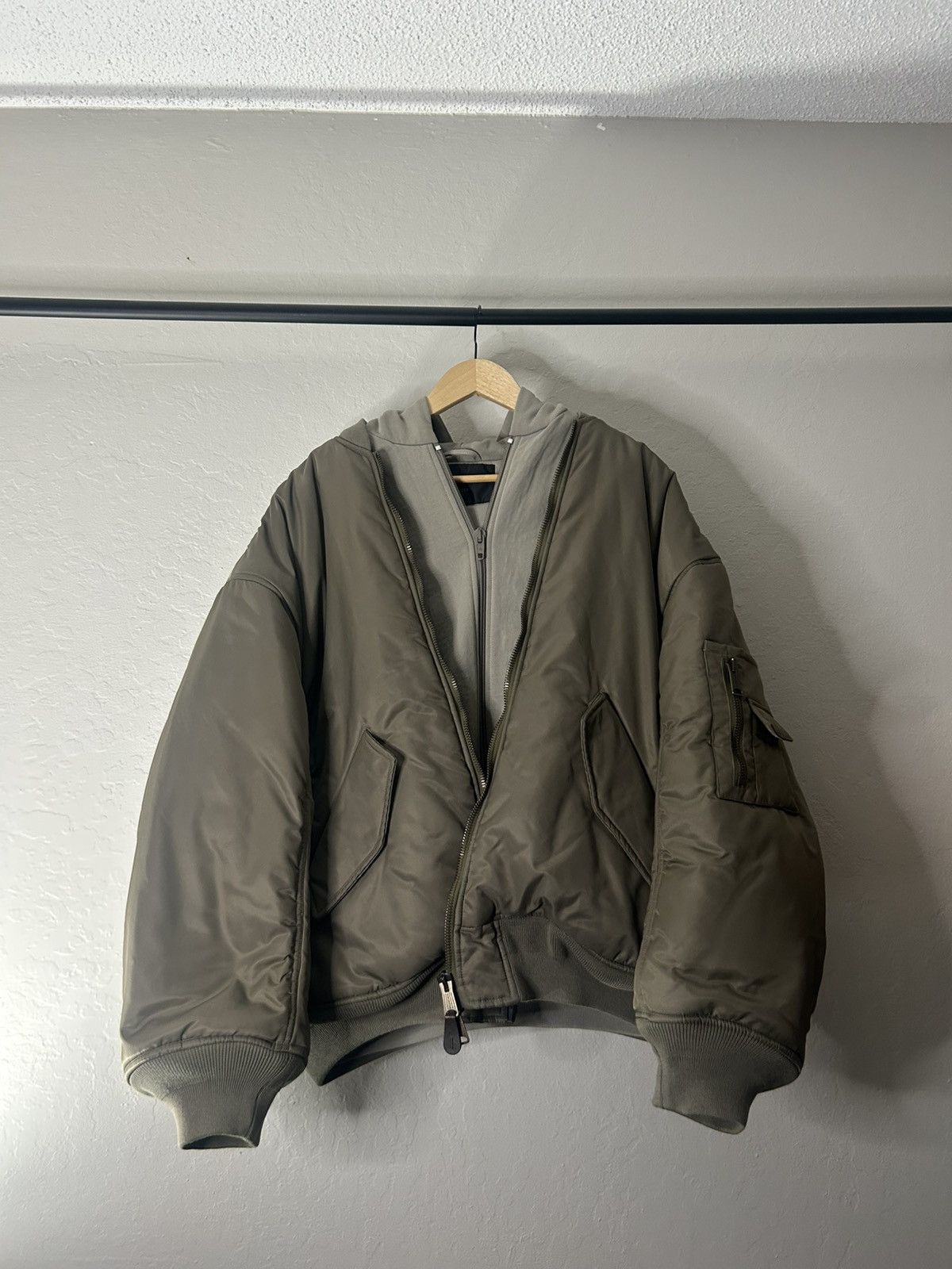 Balenciaga Balenciaga Beige All in one Bomber Size US M / EU 48-50 / 2 - 1 Thumbnail