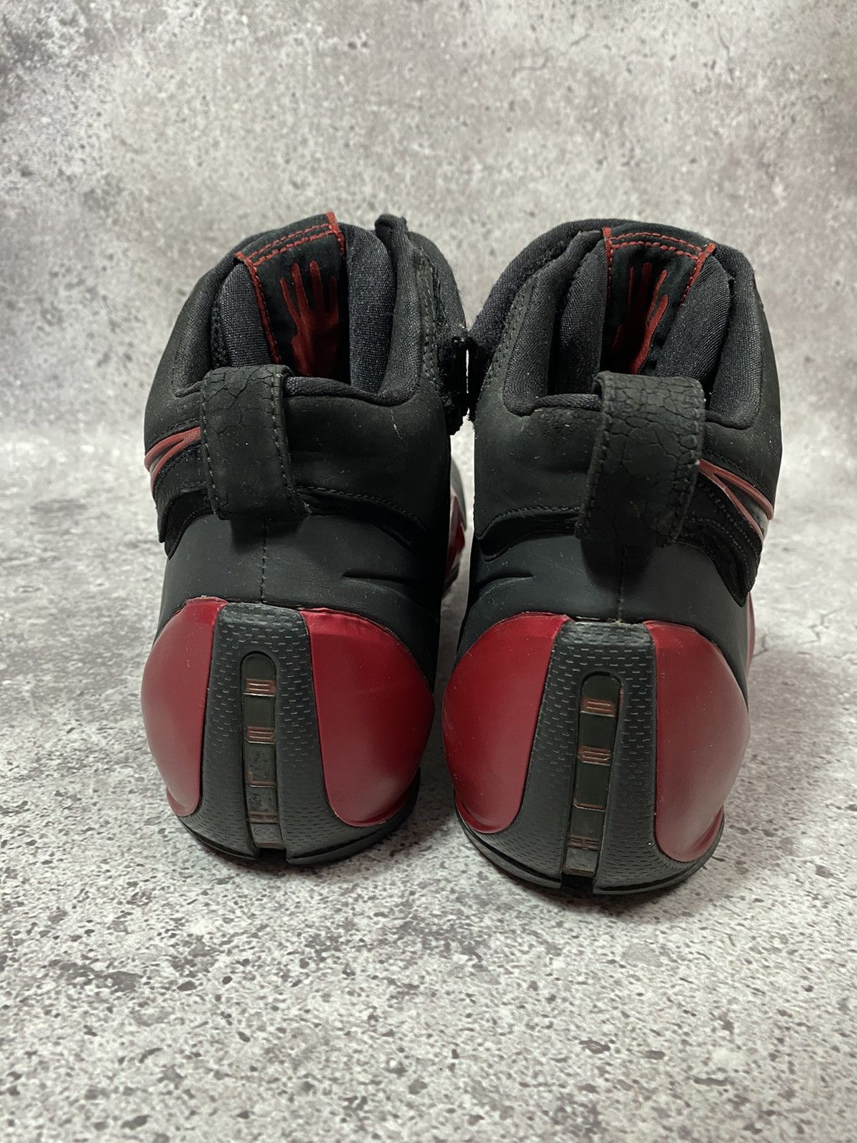 Nike NIKE LeBron 4 black Varsity Crimson Size US 9.5 / EU 42-43 - 6 Thumbnail
