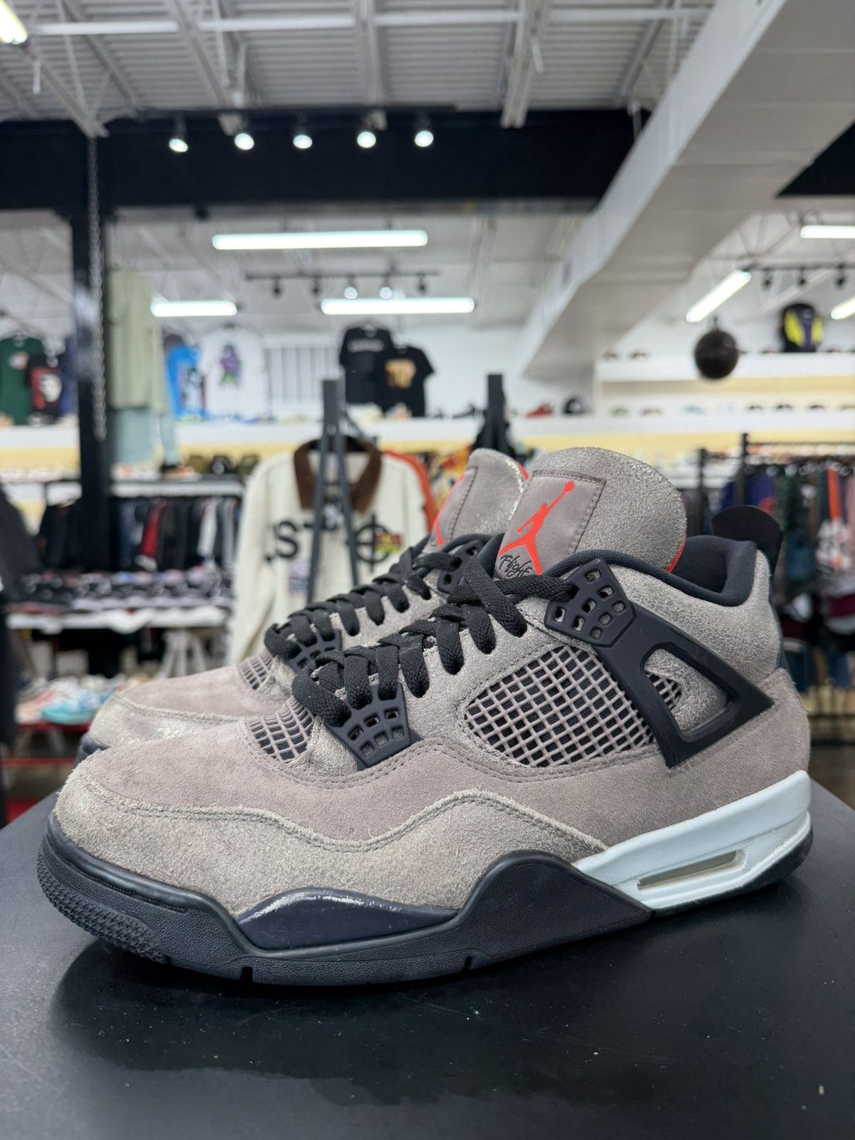Jordan Brand Air Jordan 4 Taupe Haze Size 11 (2021) Size US 11 / EU 44 - 1 Thumbnail