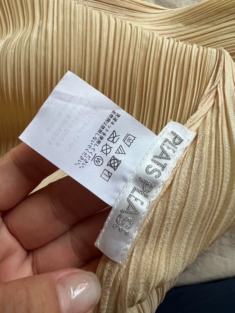 Issey Miyake Issey Miyake size:3 Beige pleated cardigan Size M / US 6-8 / IT 42-44 - 2 Thumbnail