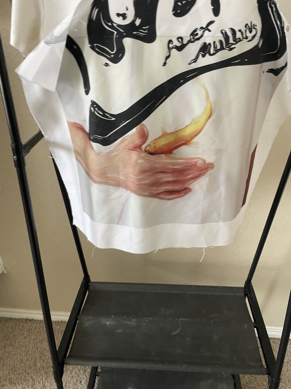 Alex Mullins Hand w/ goldfish Cropped tee Size US M / EU 48-50 / 2 - 6 Thumbnail