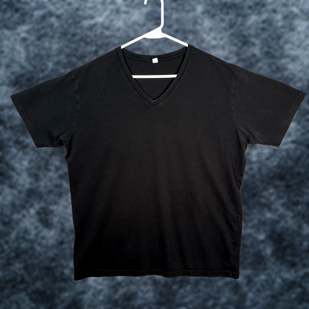 Uniqlo Uniqlo Mens XL Black V-Neck Basic Tee Soft Cotton Everyday Shirt Size XL / US 12-14 / IT 48-50 - 1 Thumbnail